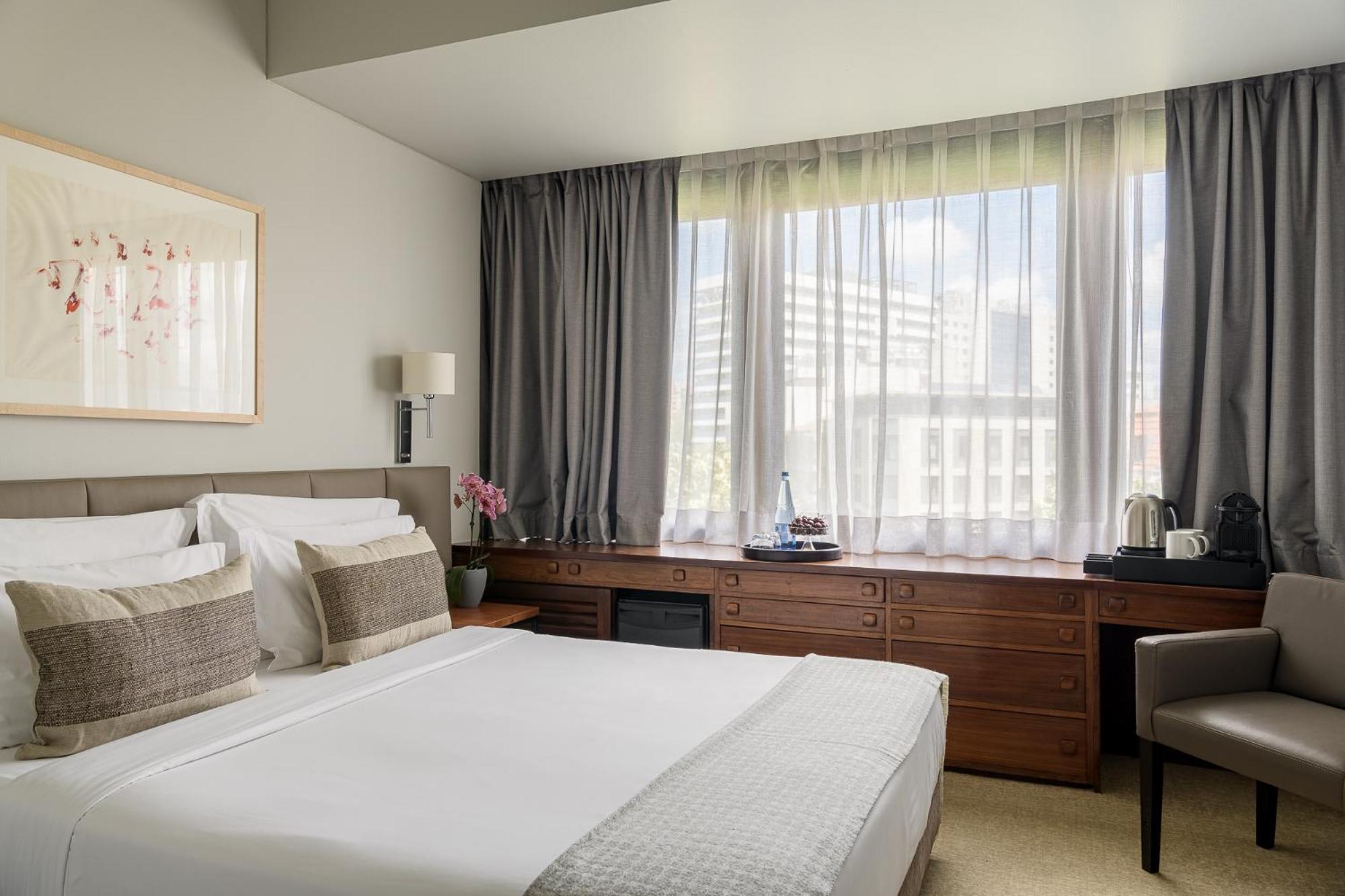 Family Room (2 Adults + 2 Children up to 12 years old)