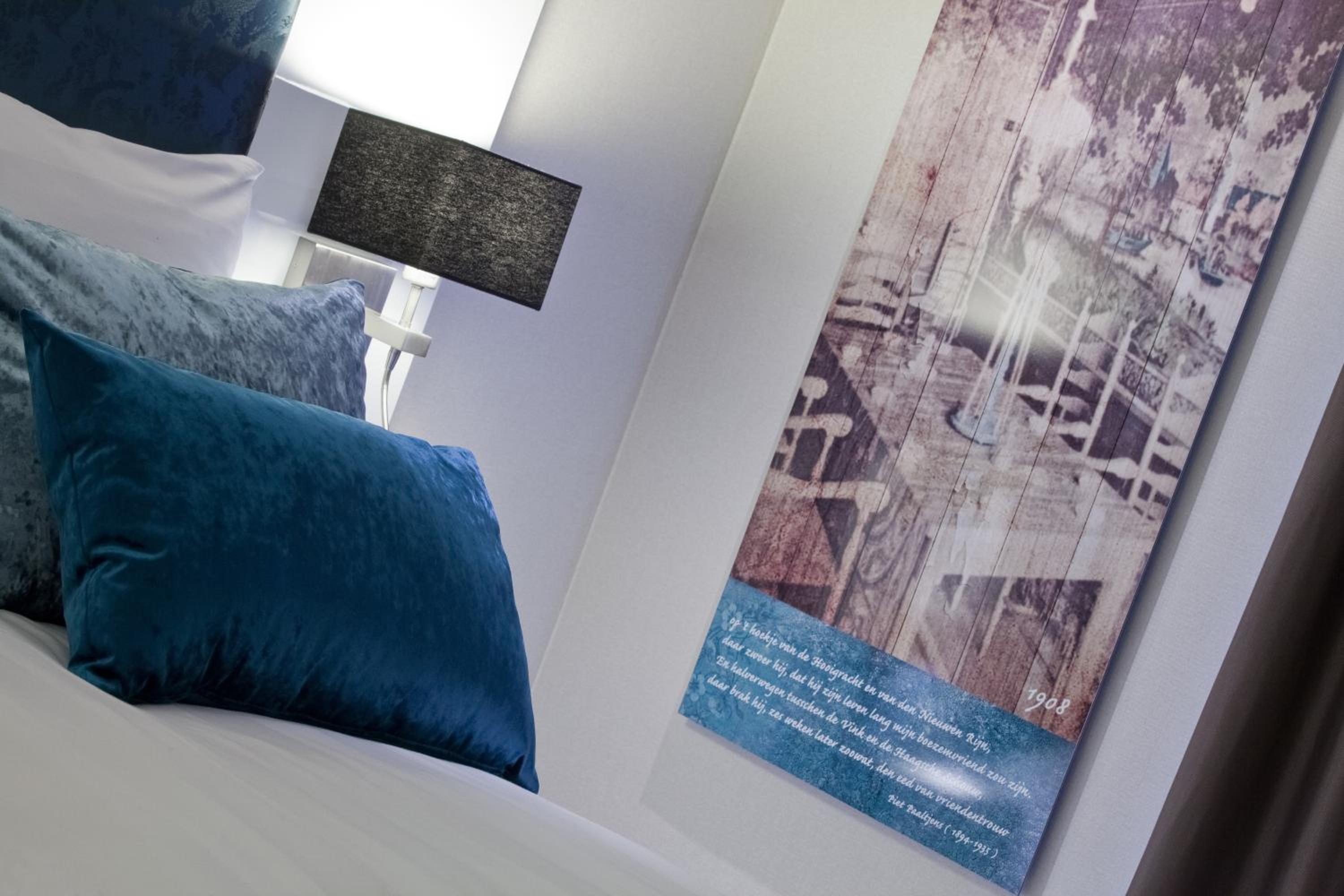 Comfort Room with balcony (courtyard view)