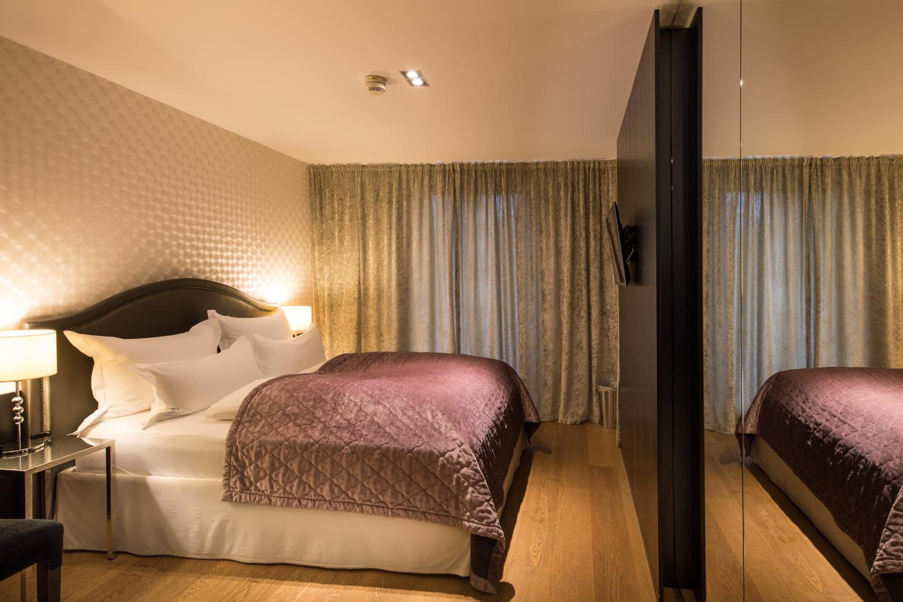 Double Room Light