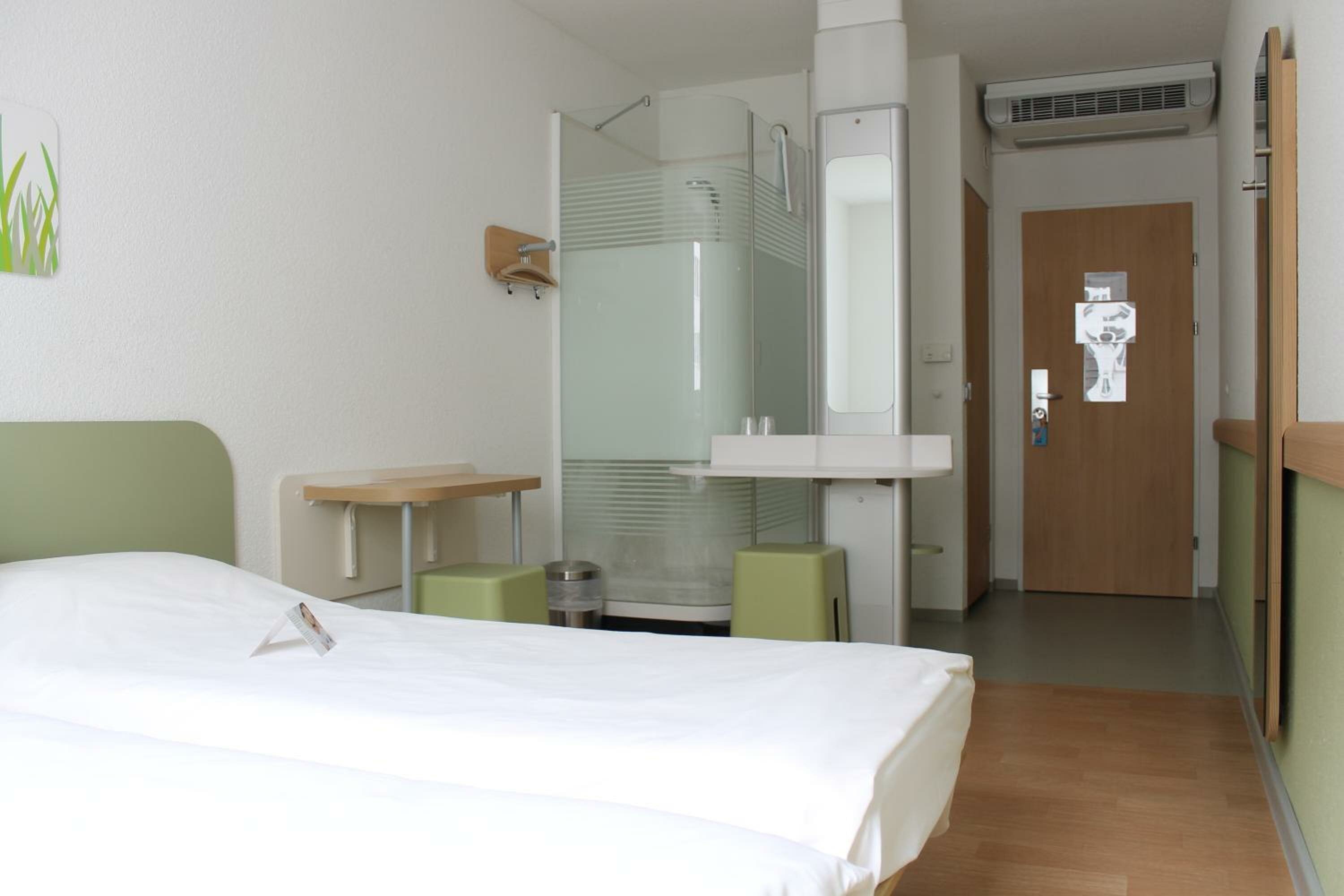 Standard Room with 2 Single Beds