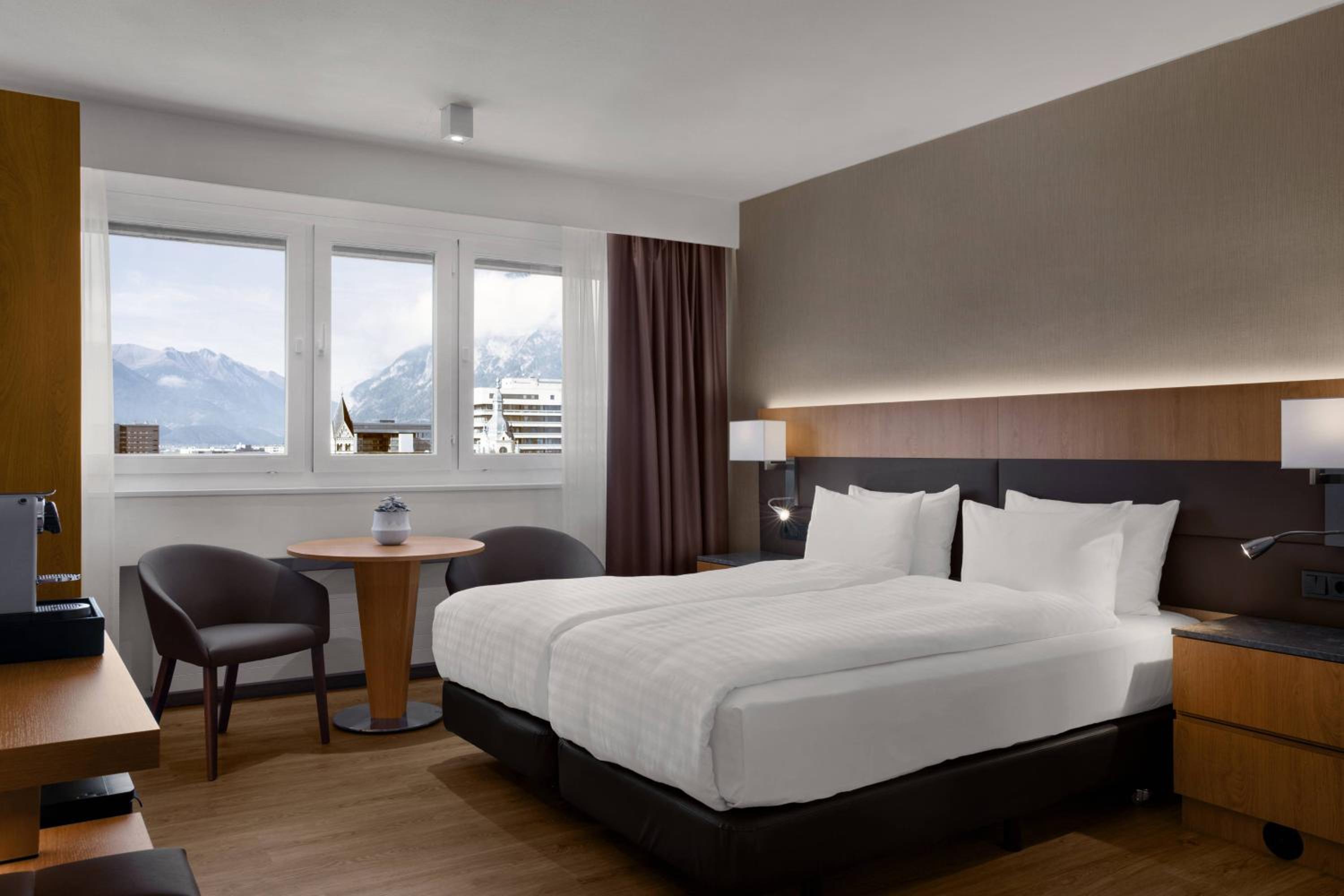 Deluxe Guest Room with Two Double Beds and Mountain View - High Floor
