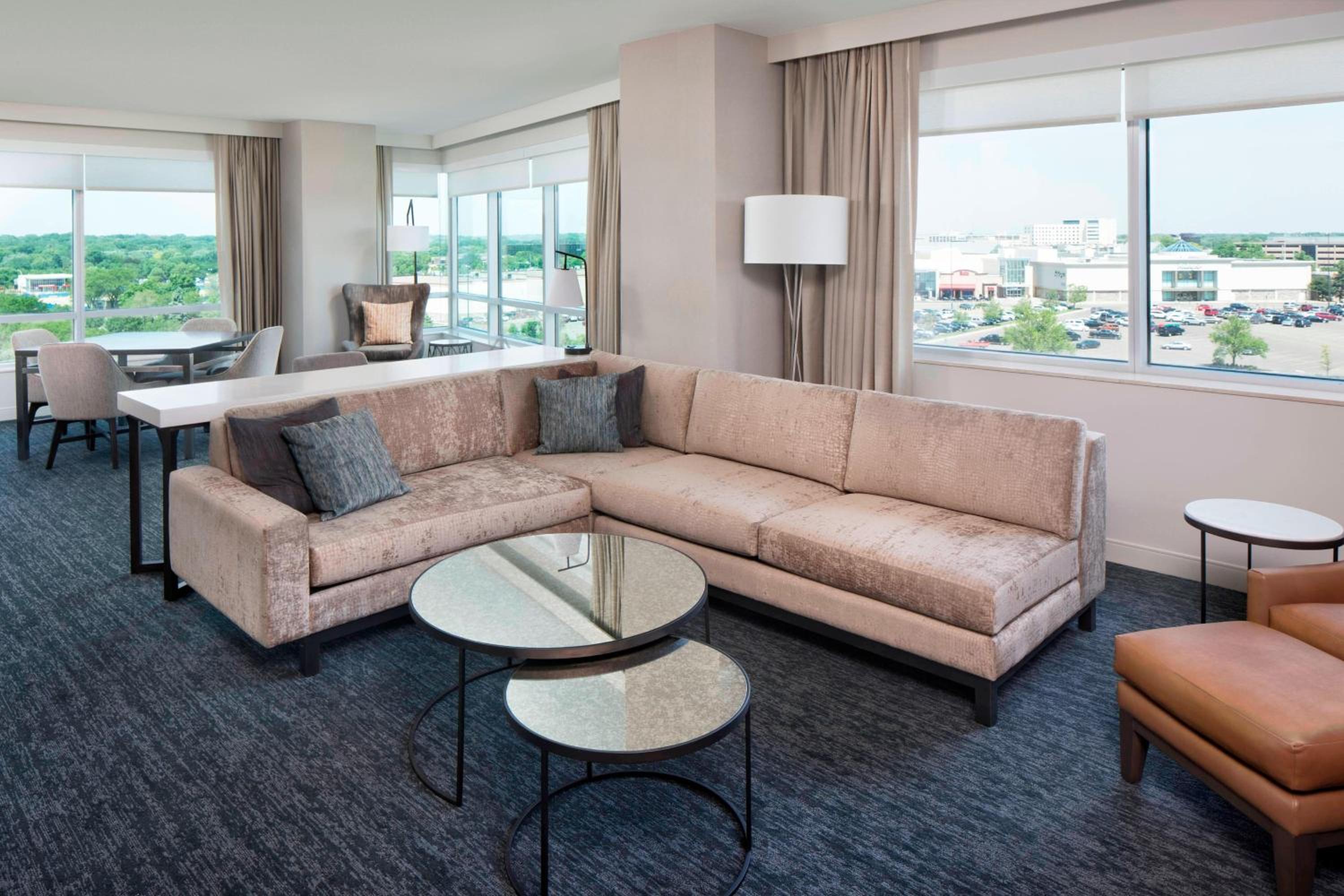 Club, Suite, 1 King