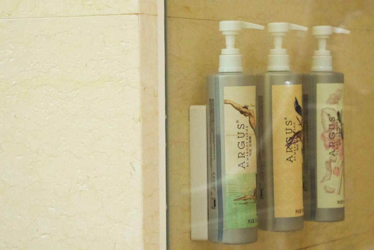 R Suite room with King Bed