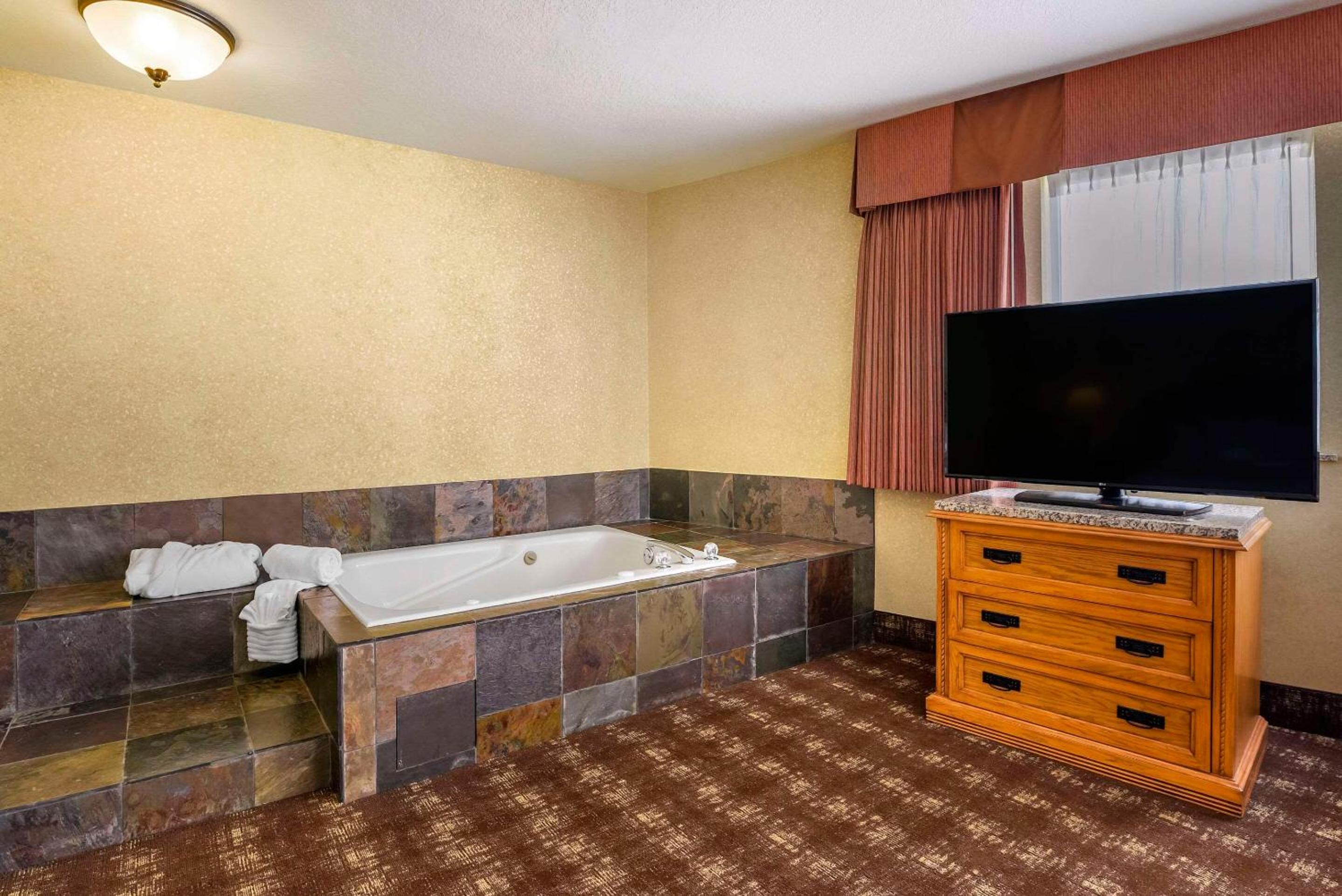 King Suite with Spa Bath - Non-Smoking