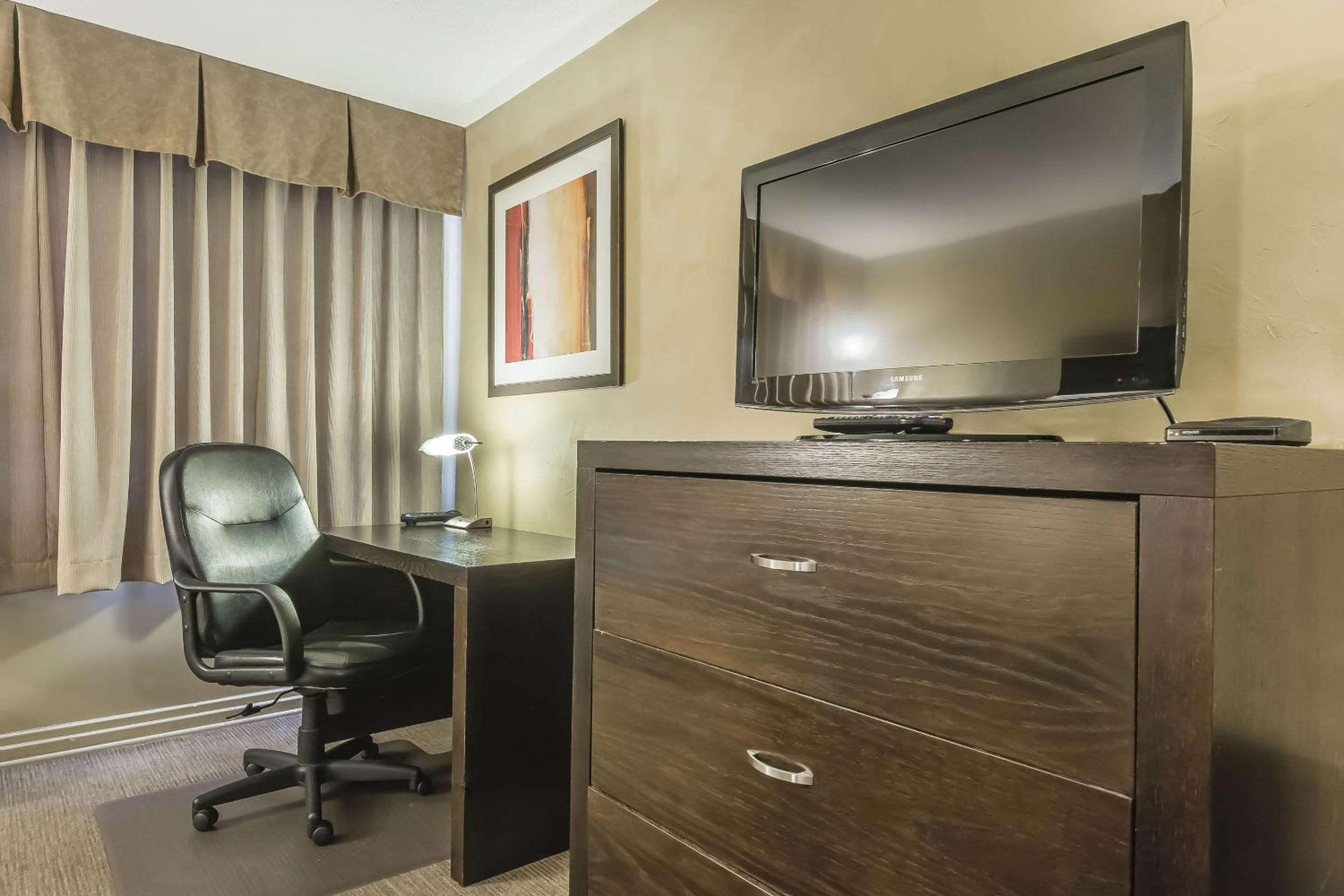 Double Room with Two Double Beds - Non-Smoking