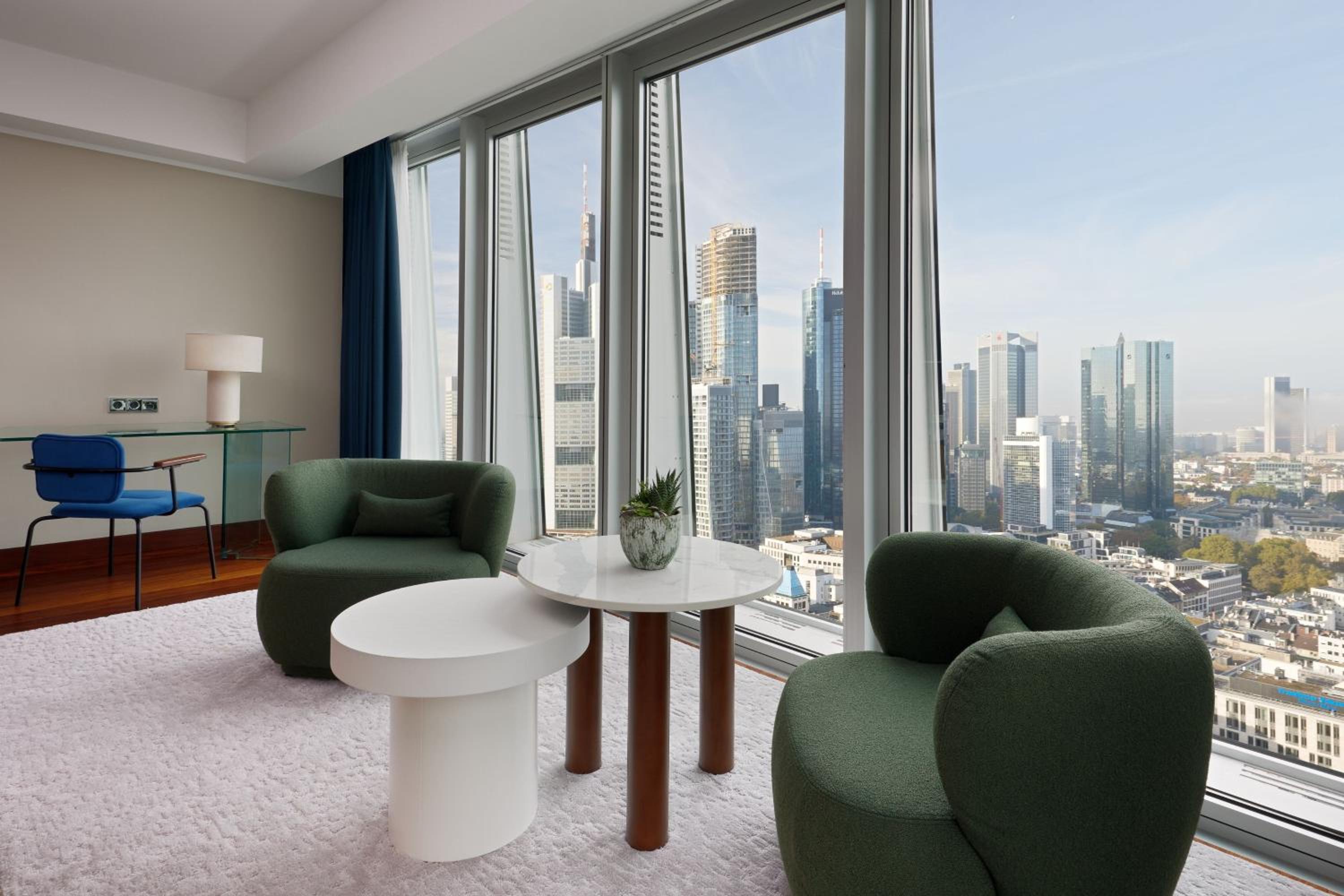 Skyline Junior King Suite