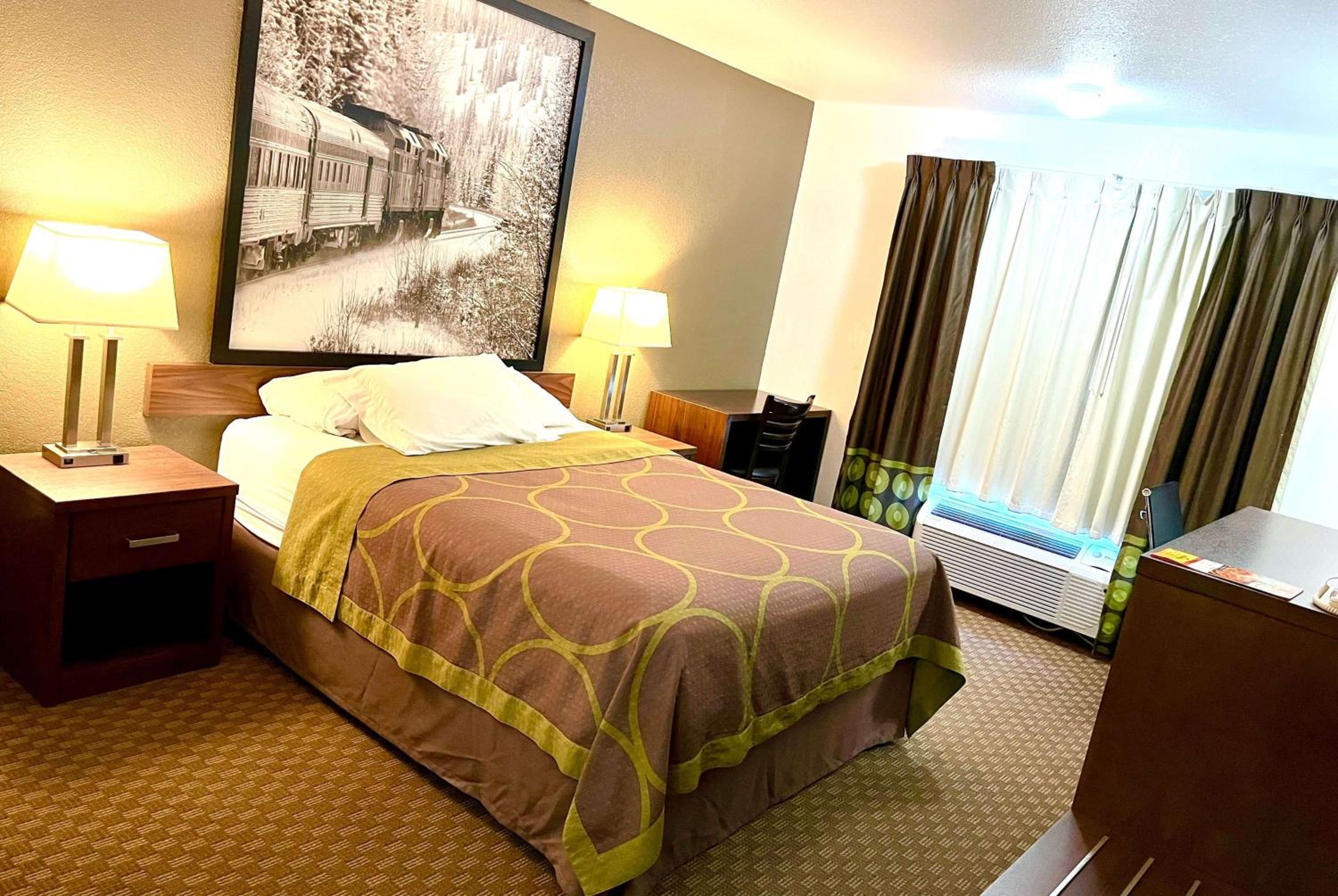 Queen Room - Disability Access - Non-Smoking