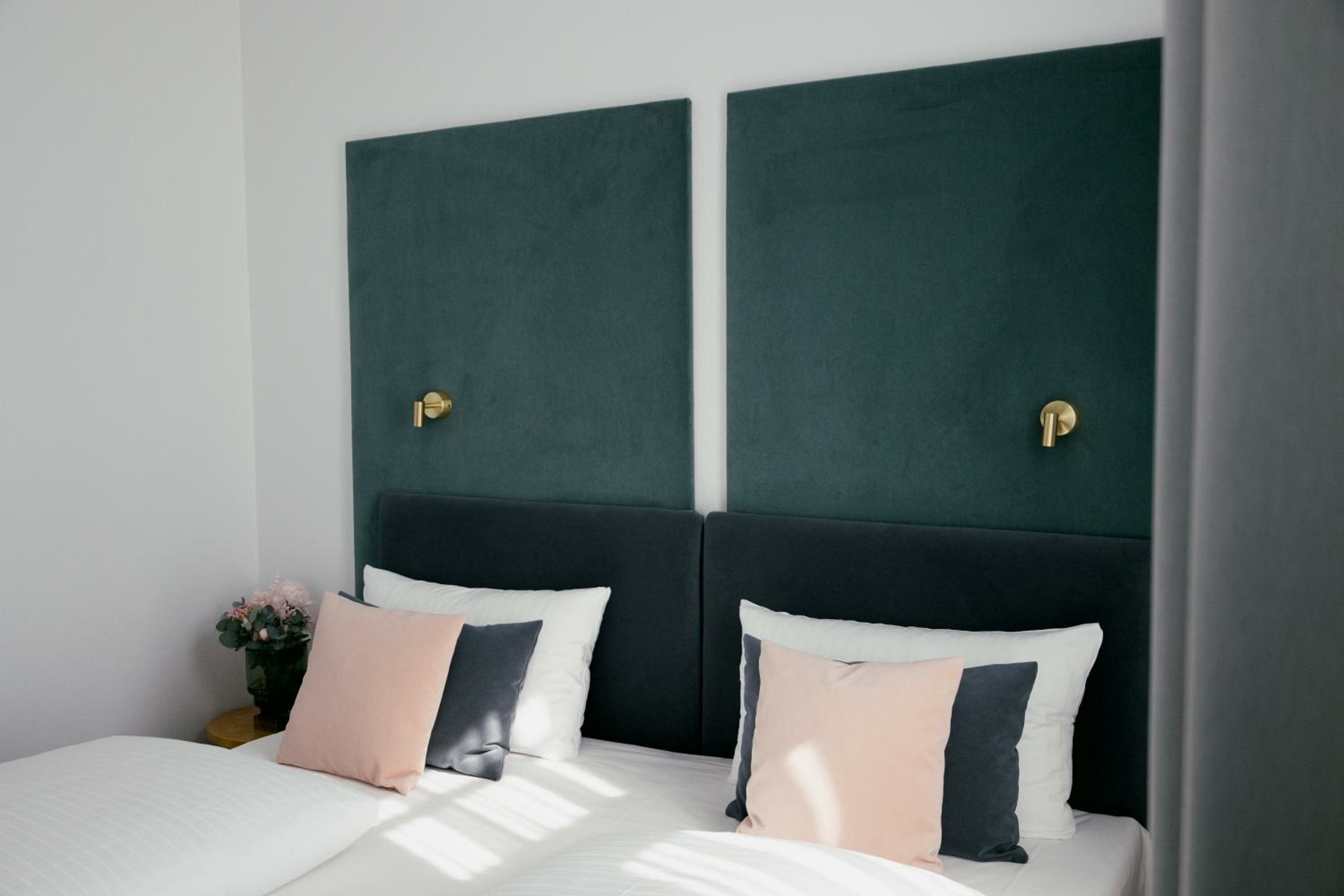 Comfort Double Room (bed size 71 in)