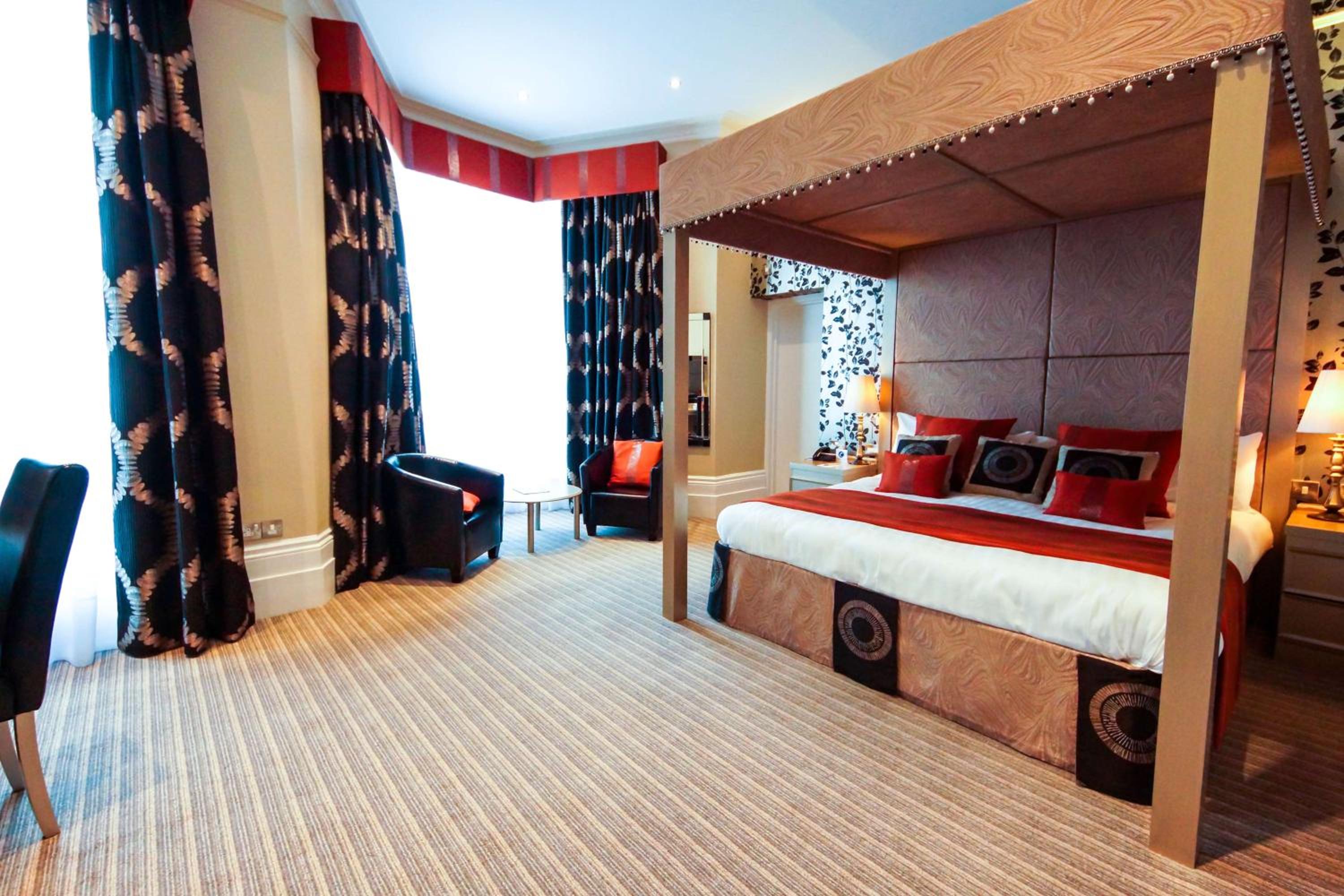 Deluxe King Room with King Bed and View - Non-Smoking