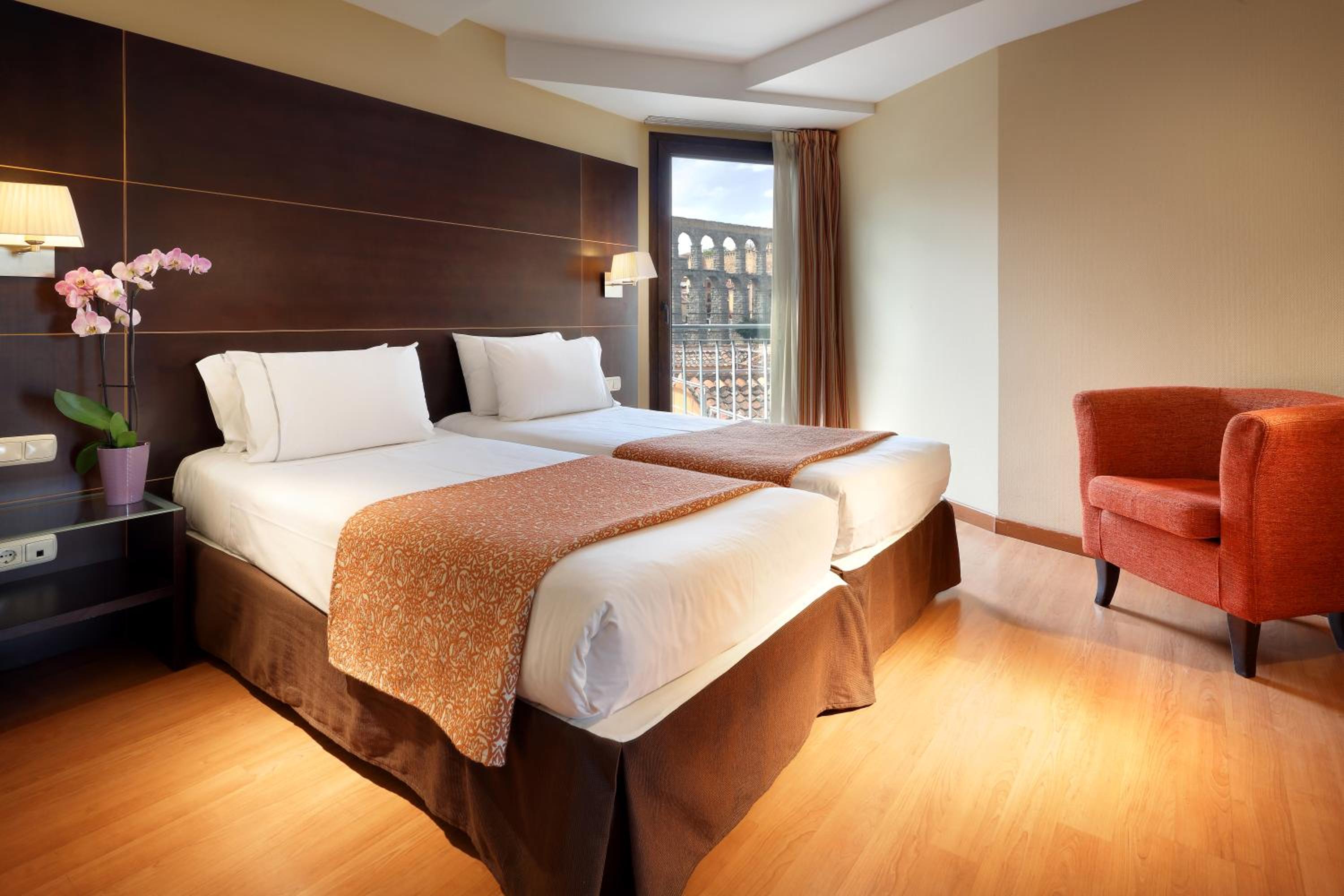 Double or Twin Room with City View