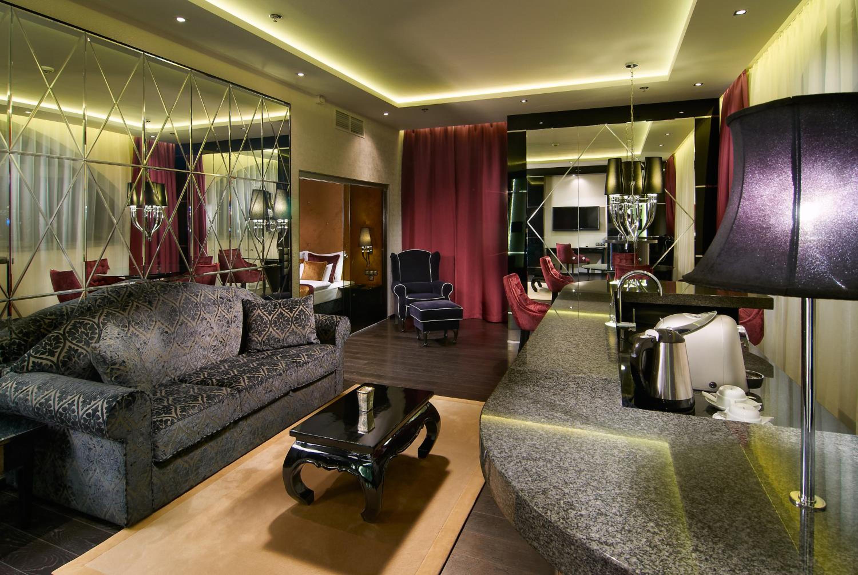 Luxury Suite with Hot Tub and View