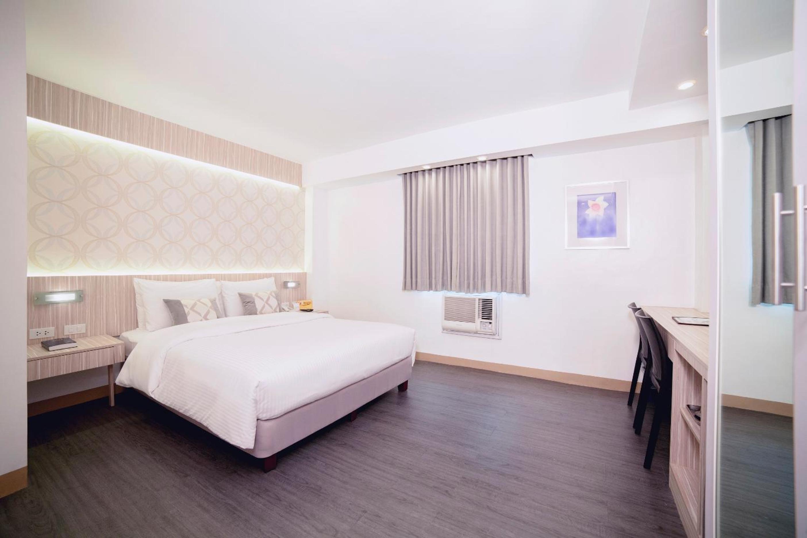 Premier Room