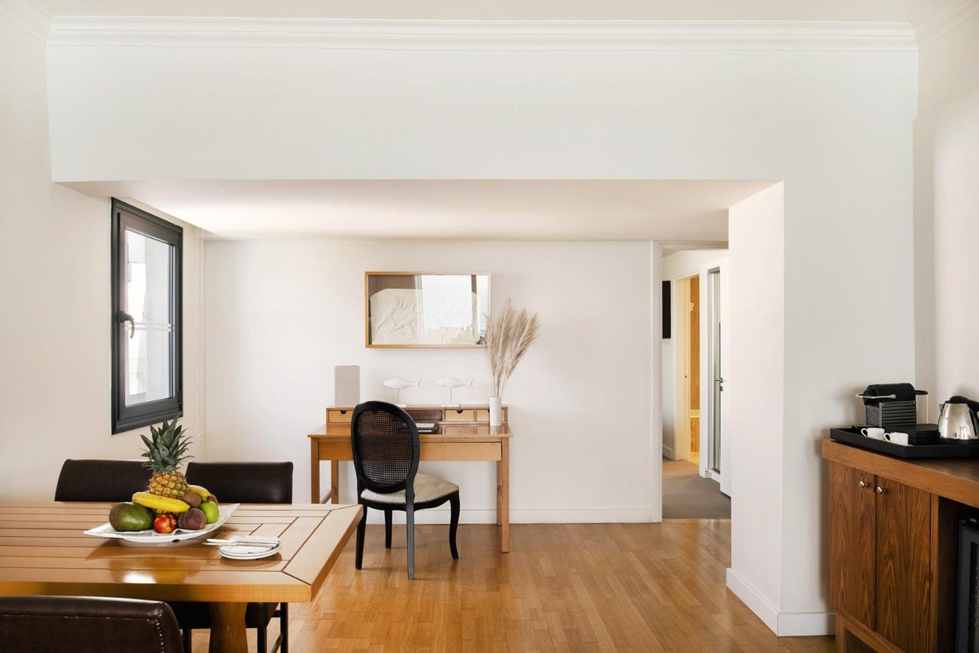 Deluxe Suite with Sea View