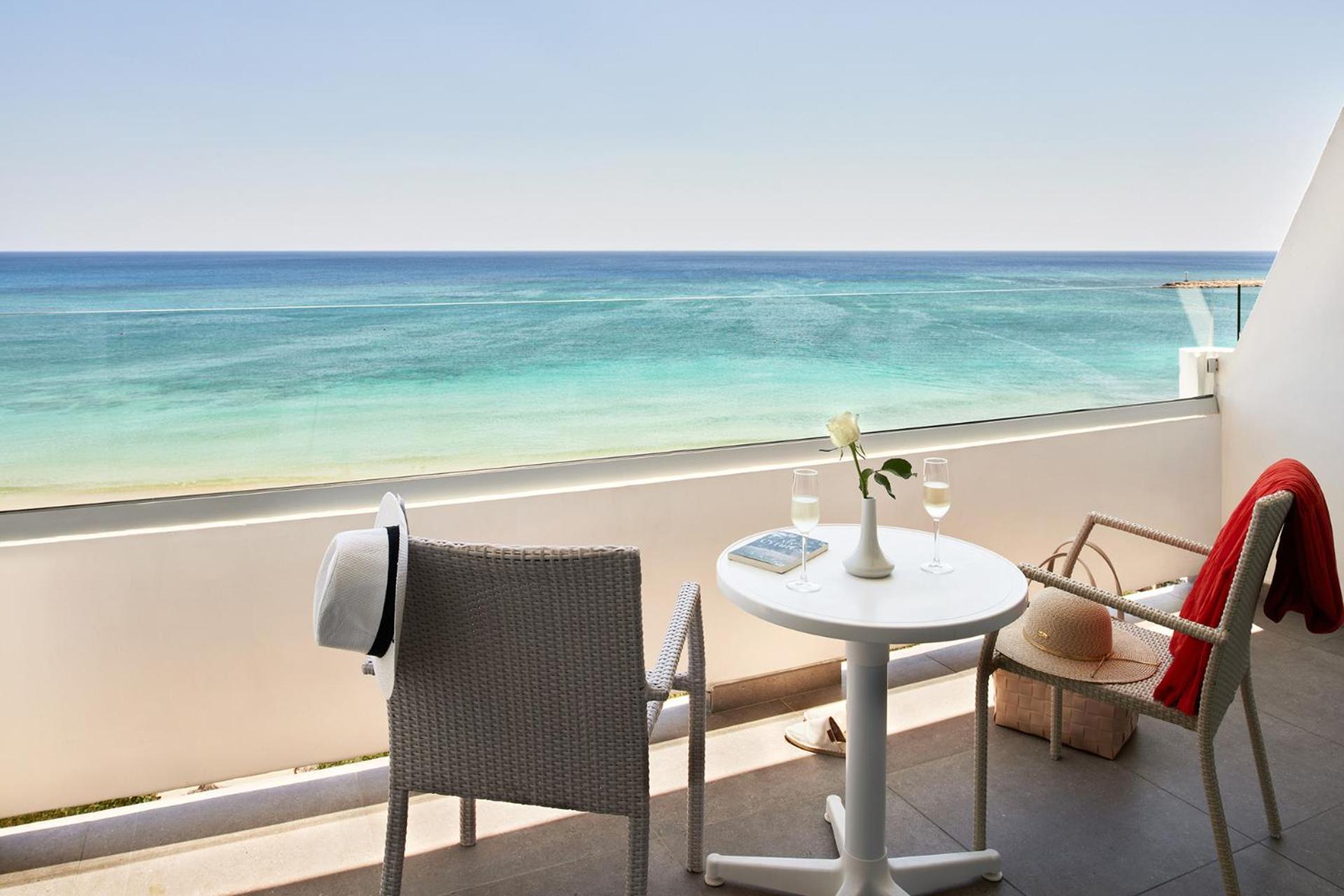 Double or Twin Room with Sea View