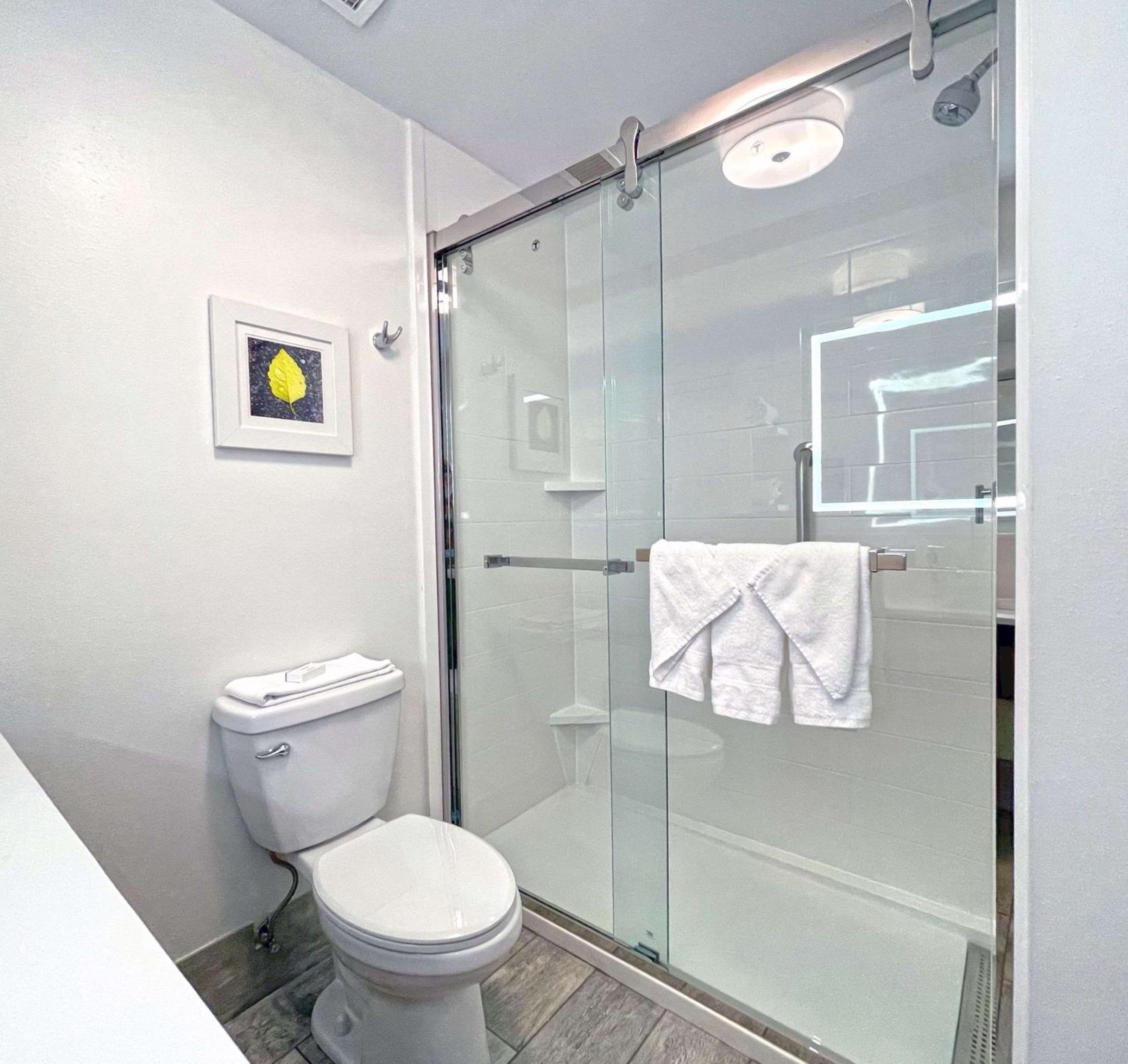 King Room with King Bed - Non-Smoking