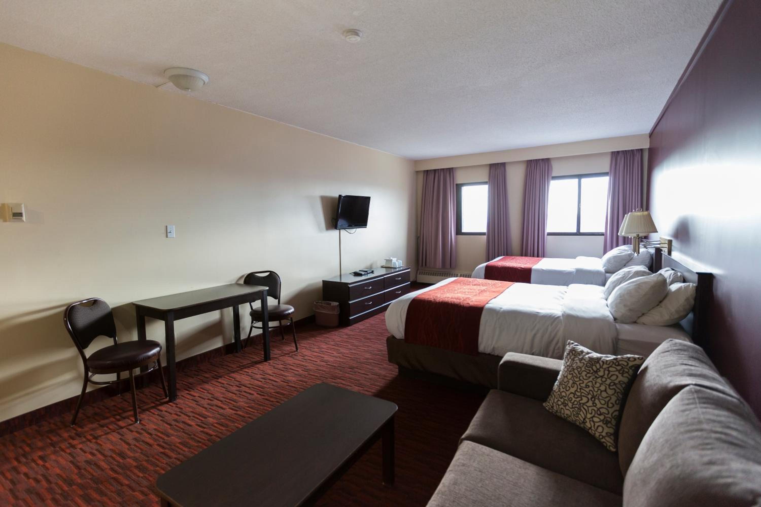 Queen Room with Two Queen Beds and Kitchenette