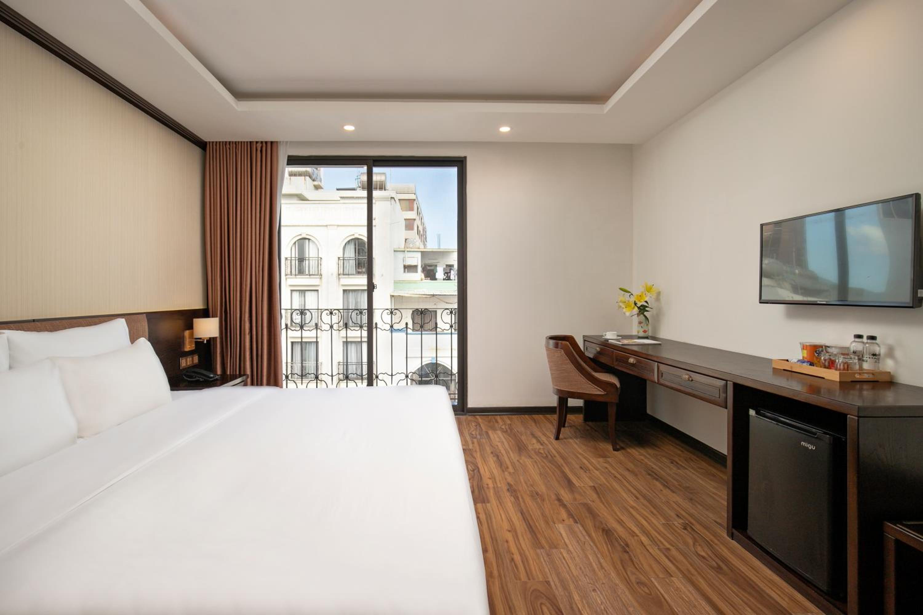 Executive Double Room with Balcony and City View