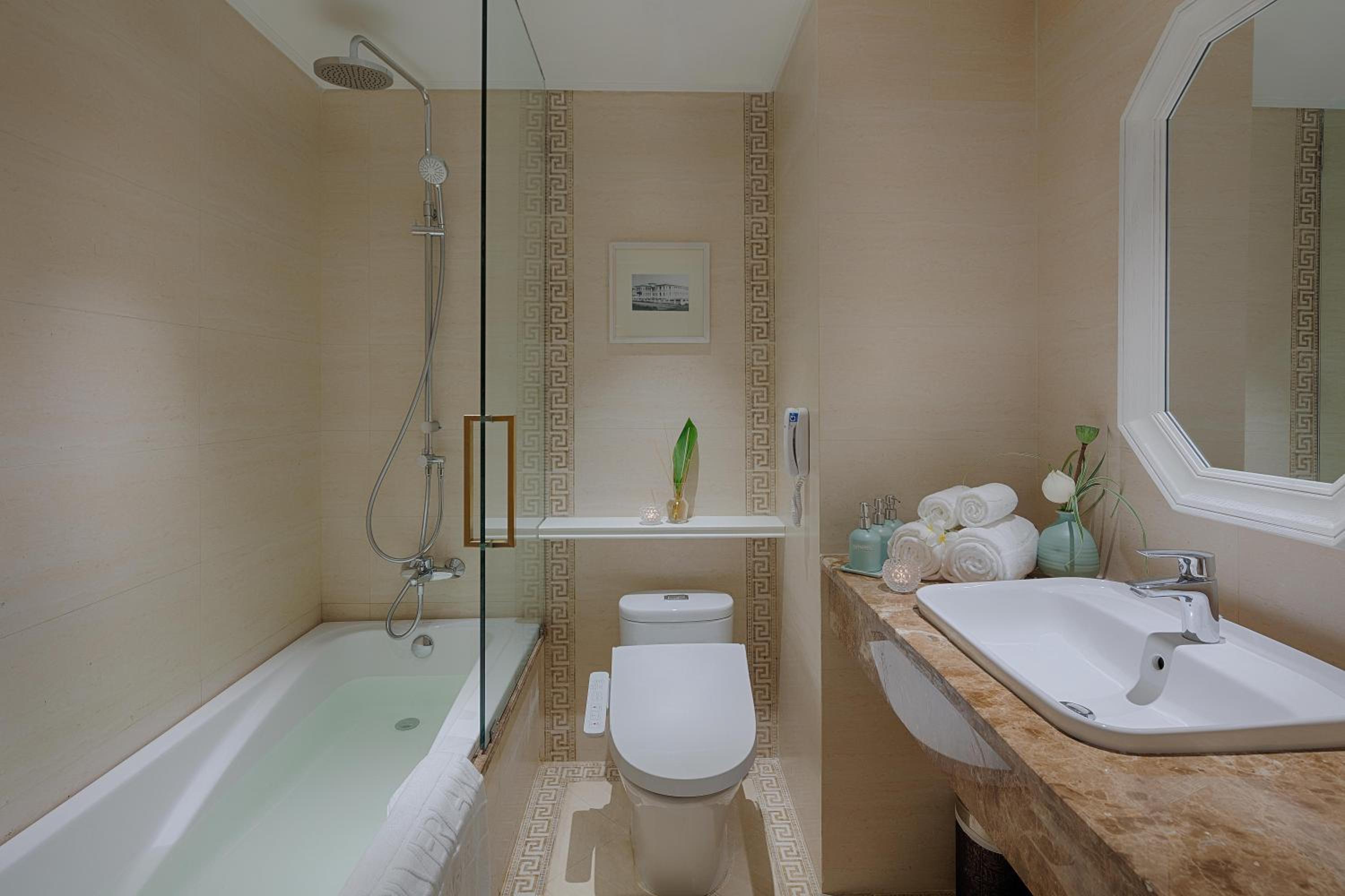 Hamelin Executive Twin + Afternoon tea on rooftop