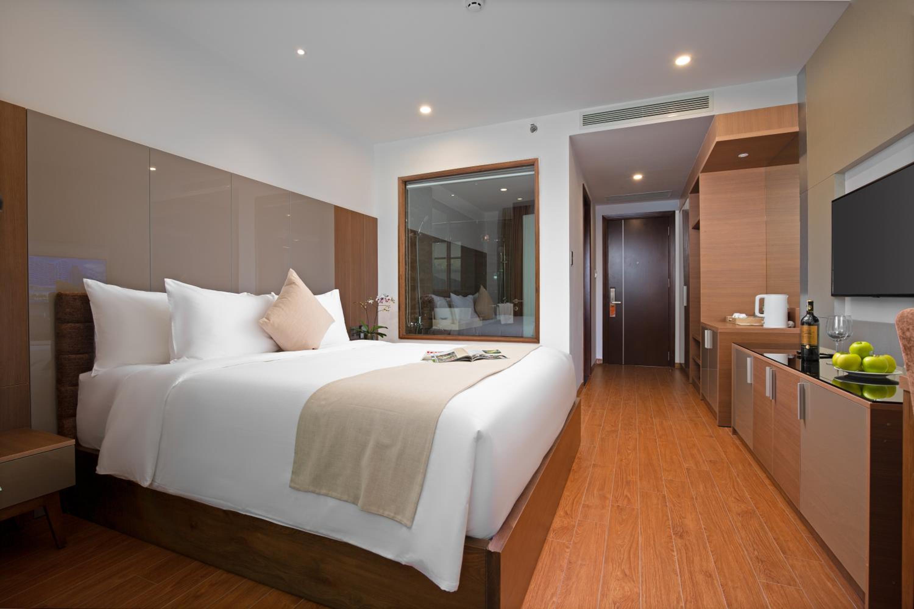 Deluxe Double Bay View with Balcony