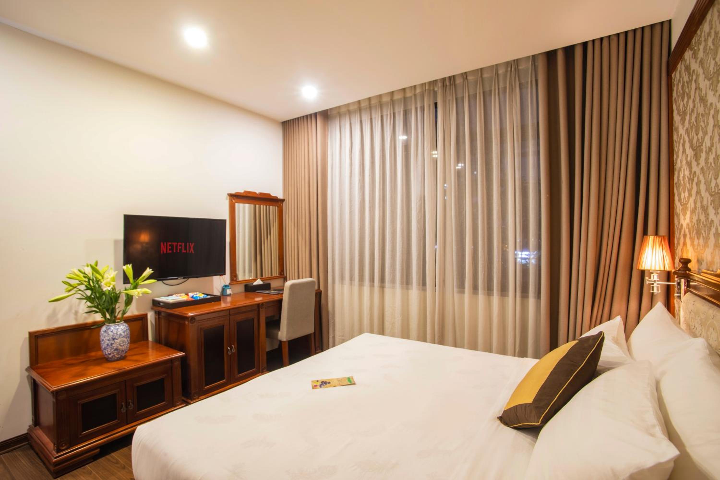 Deluxe Double or Twin Room with City View