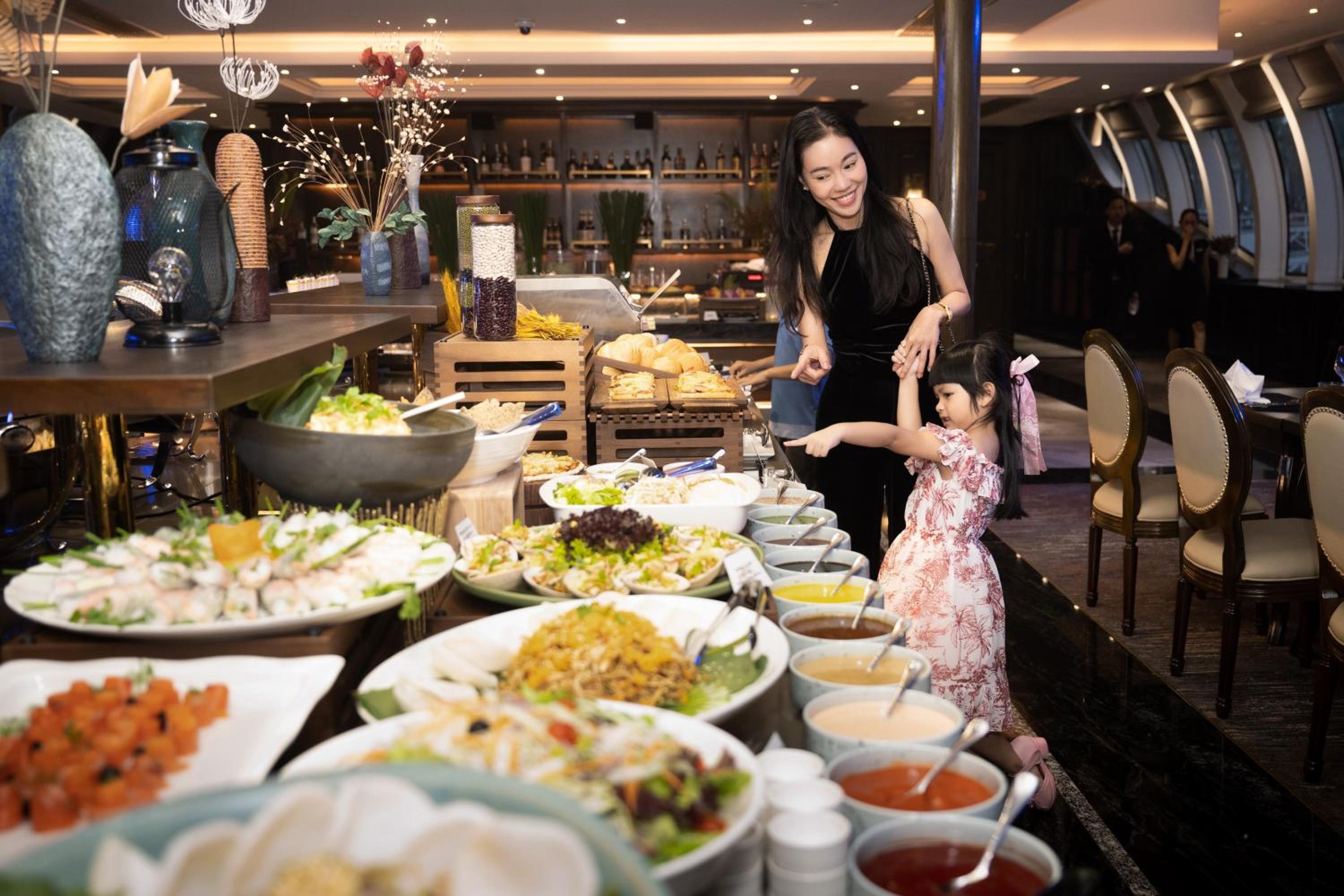 Classic Suite & Delight Dining Cruise