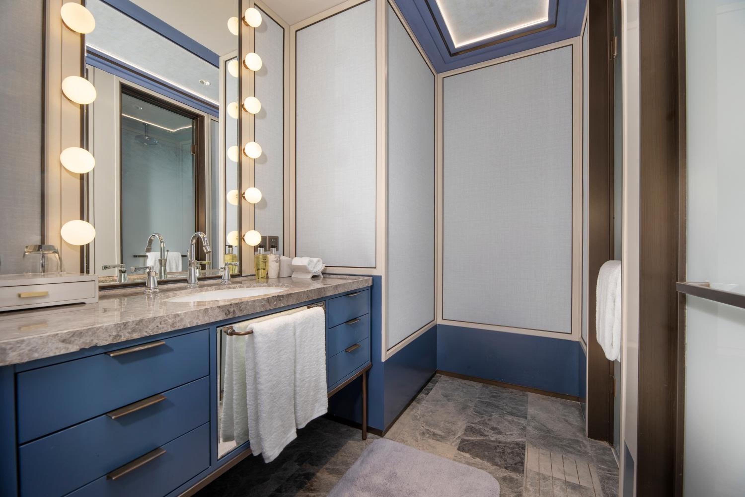 Deluxe Room with 1 king-size bed