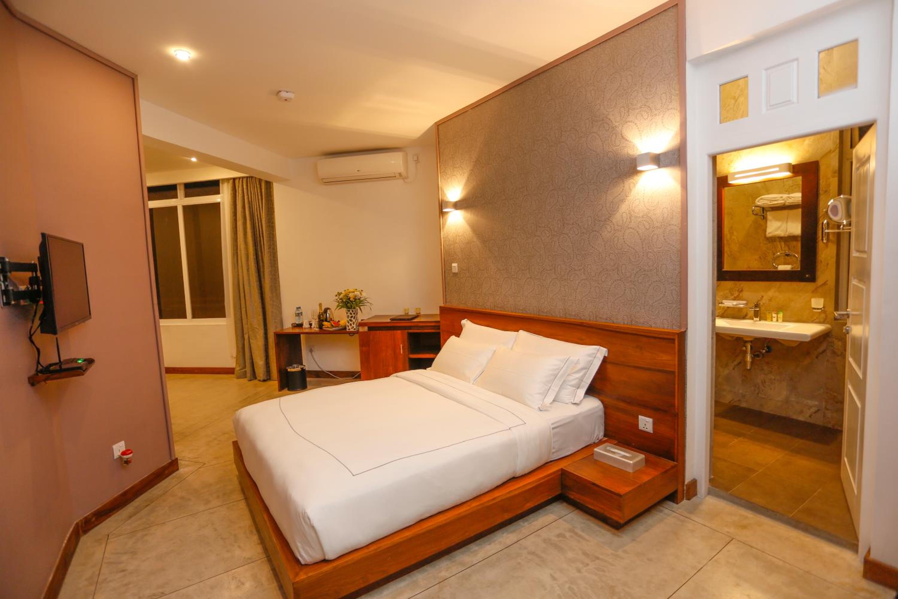Premium Deluxe Double Room with Lake View