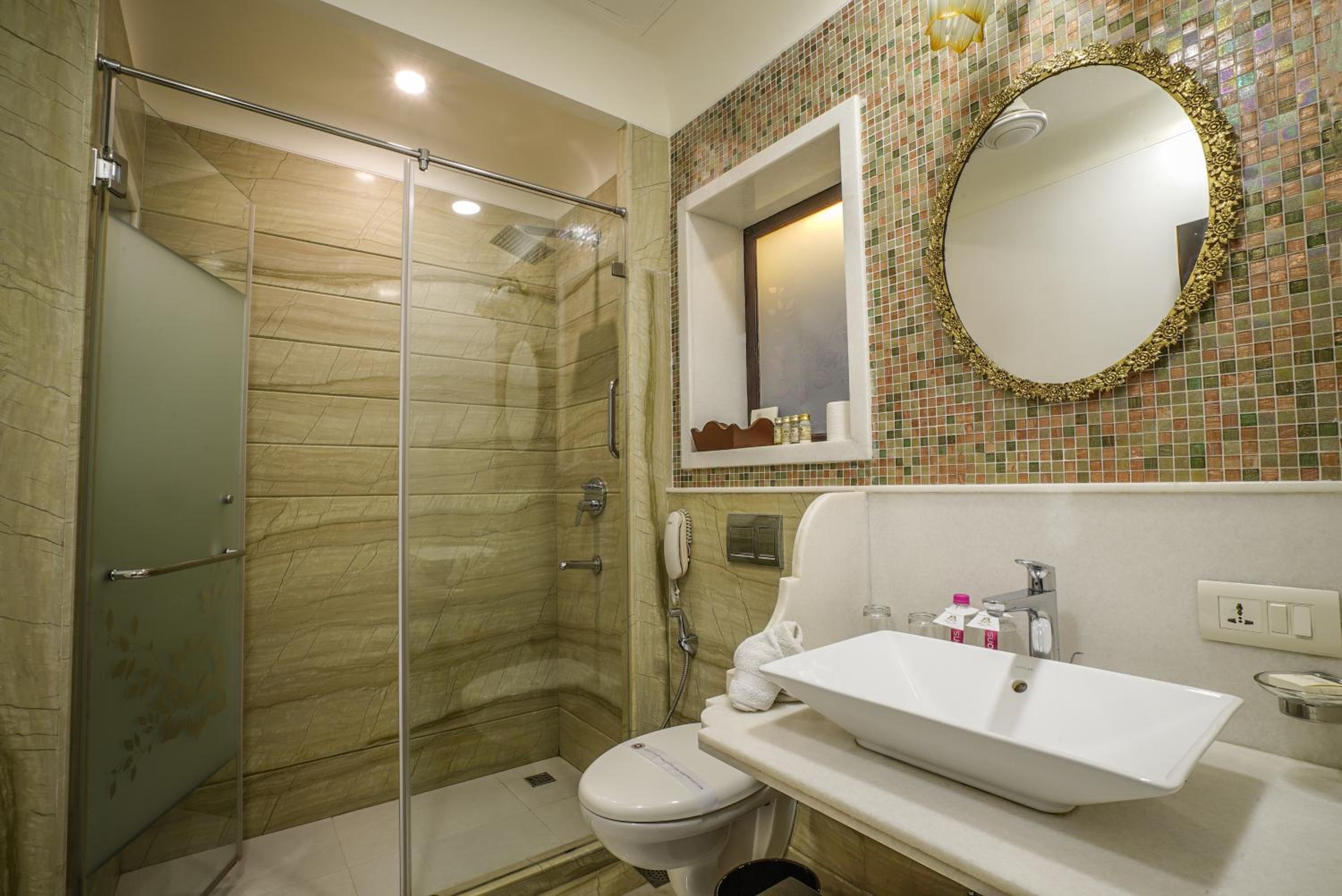 Deluxe Double Room: 20% off on session of Spa, 10% off on food & beverage services, 15 % off On Laundry