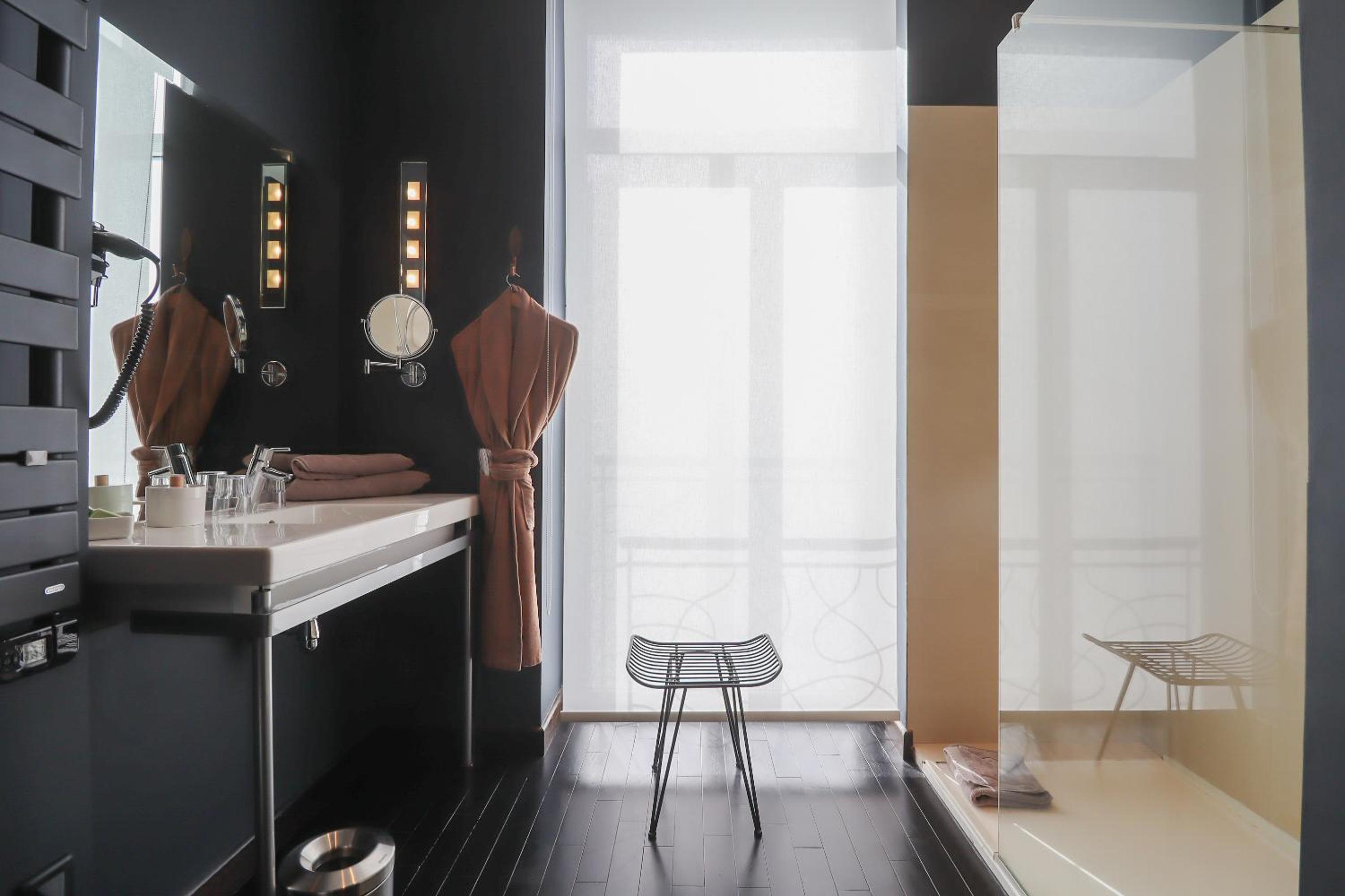 Quadruple Room with King Bed and Sofa Bed - Non-Smoking