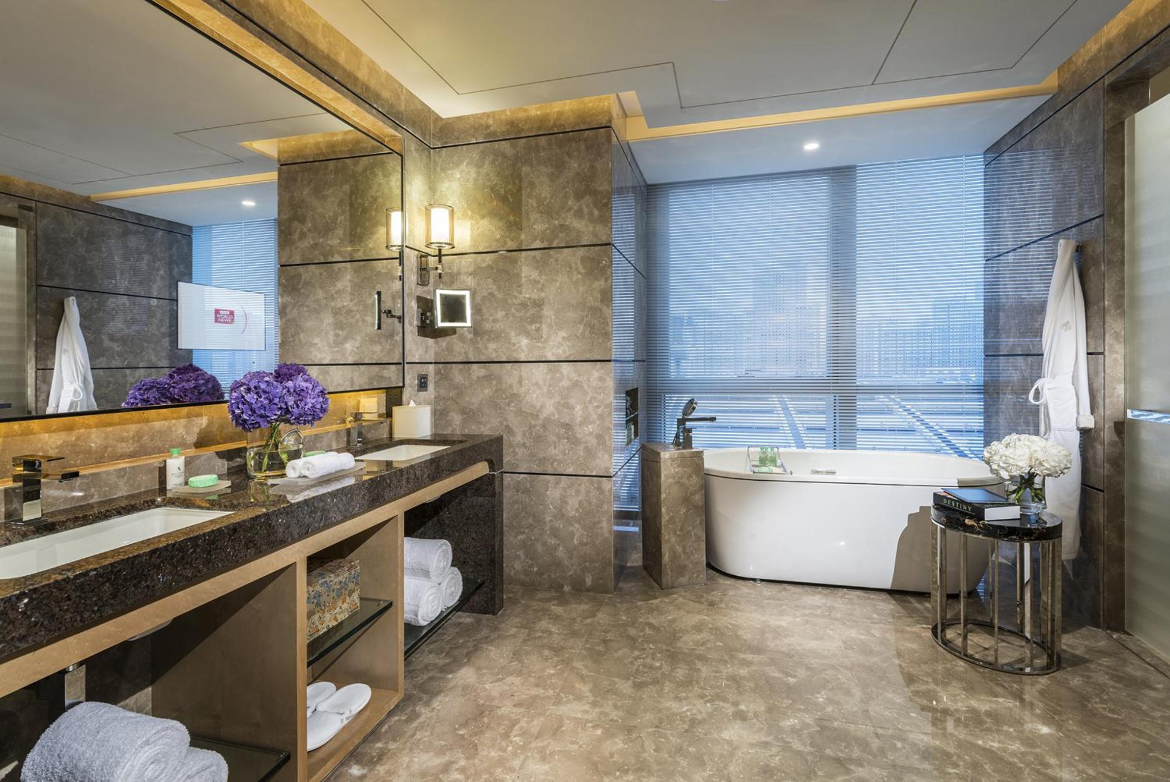 Club Grand King Room