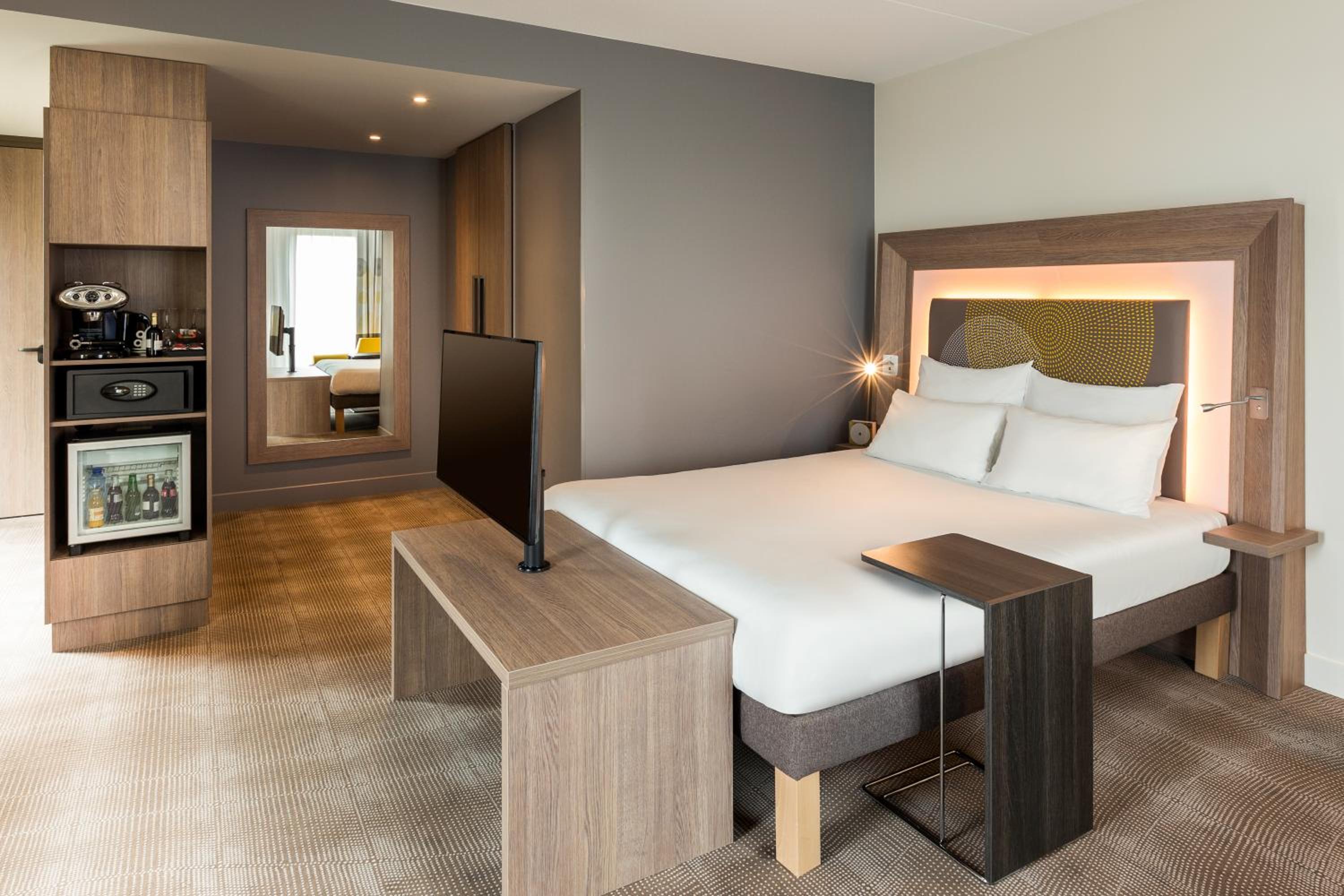 Junior Suite with Queen Bed and Sofa Bed