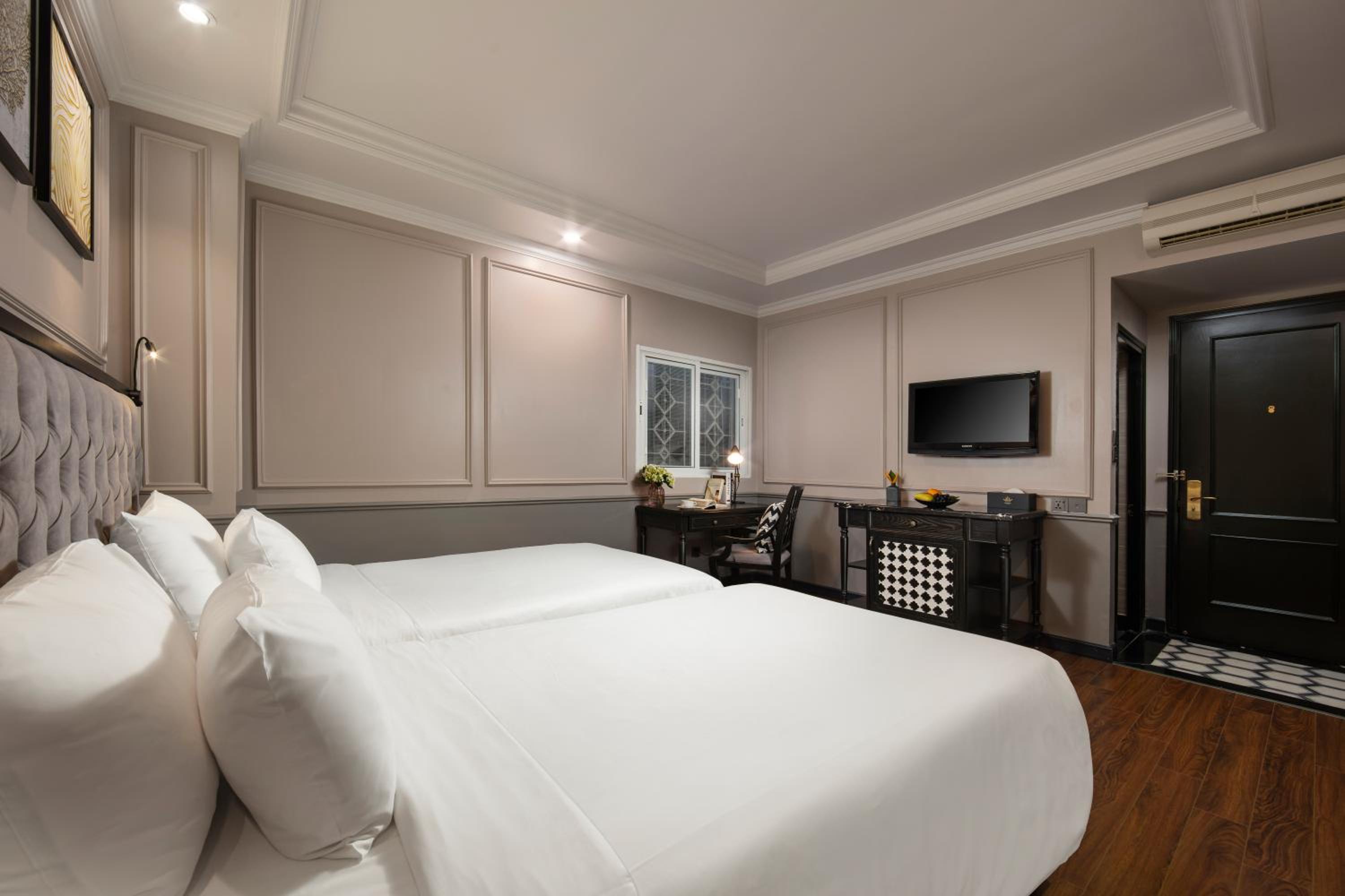 Connecting Room