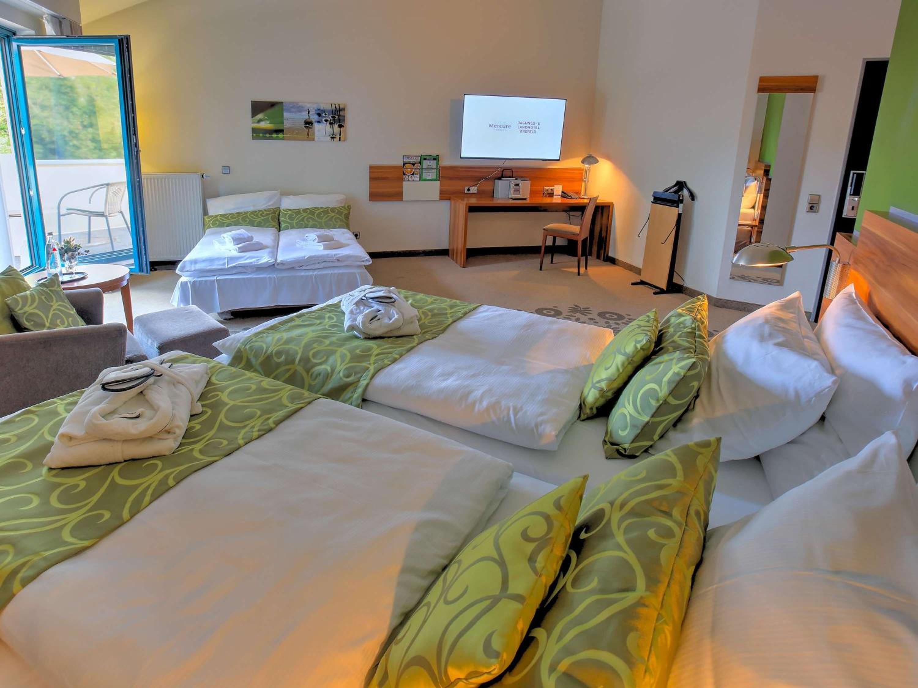 Privilege Queen Room with Balcony 