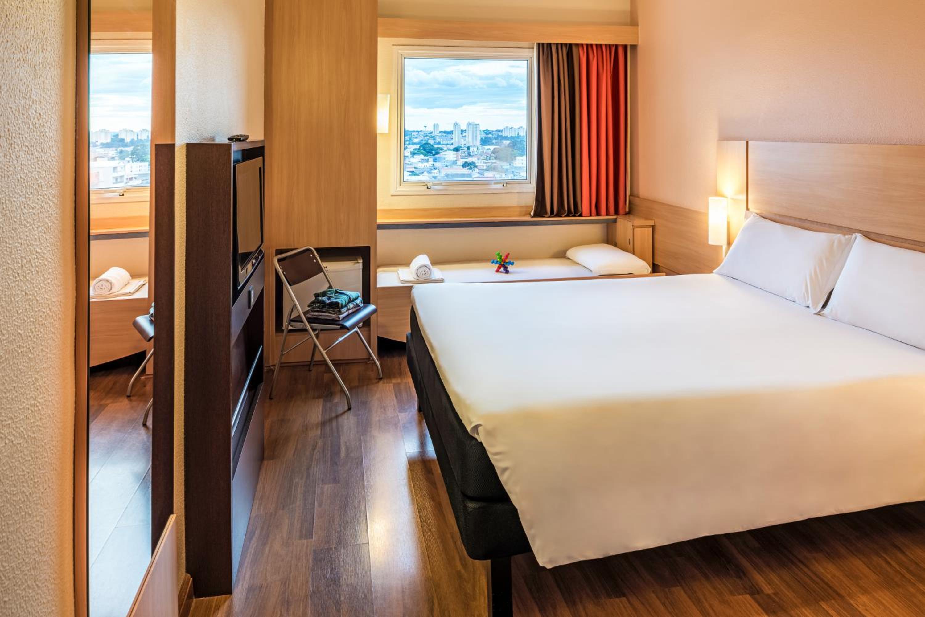 Standard Double Room with One Child Bed