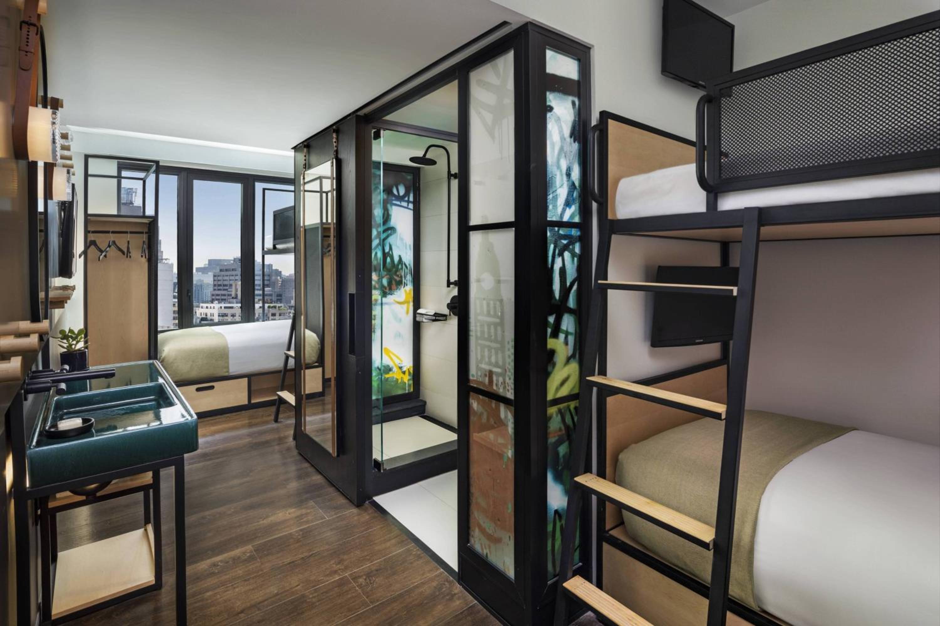 Guest room, 4 Twin/Single Bed(s) bunk