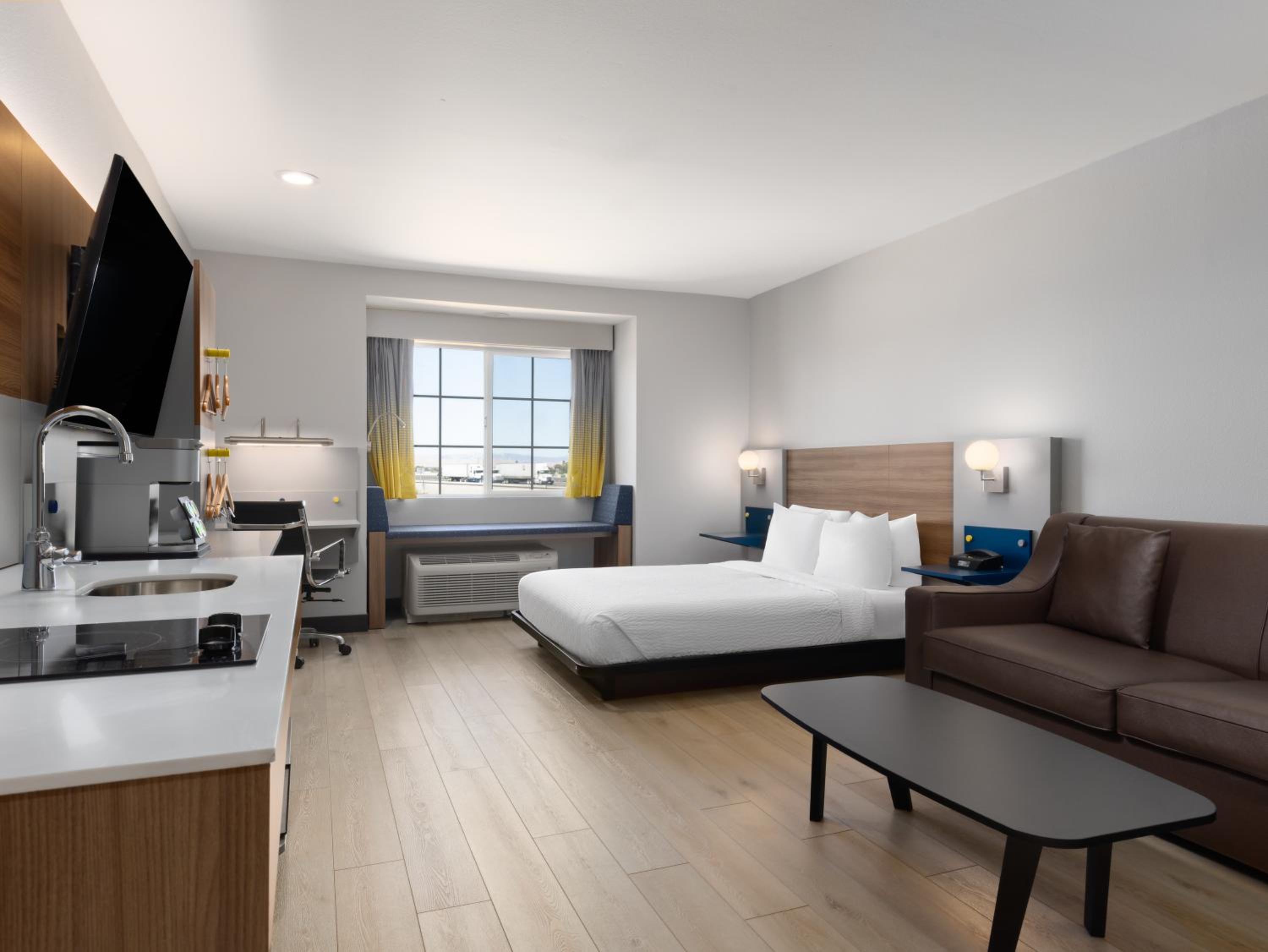 Efficiency Studio with One Queen Bed - Mobility Accessible - Non-Smonking