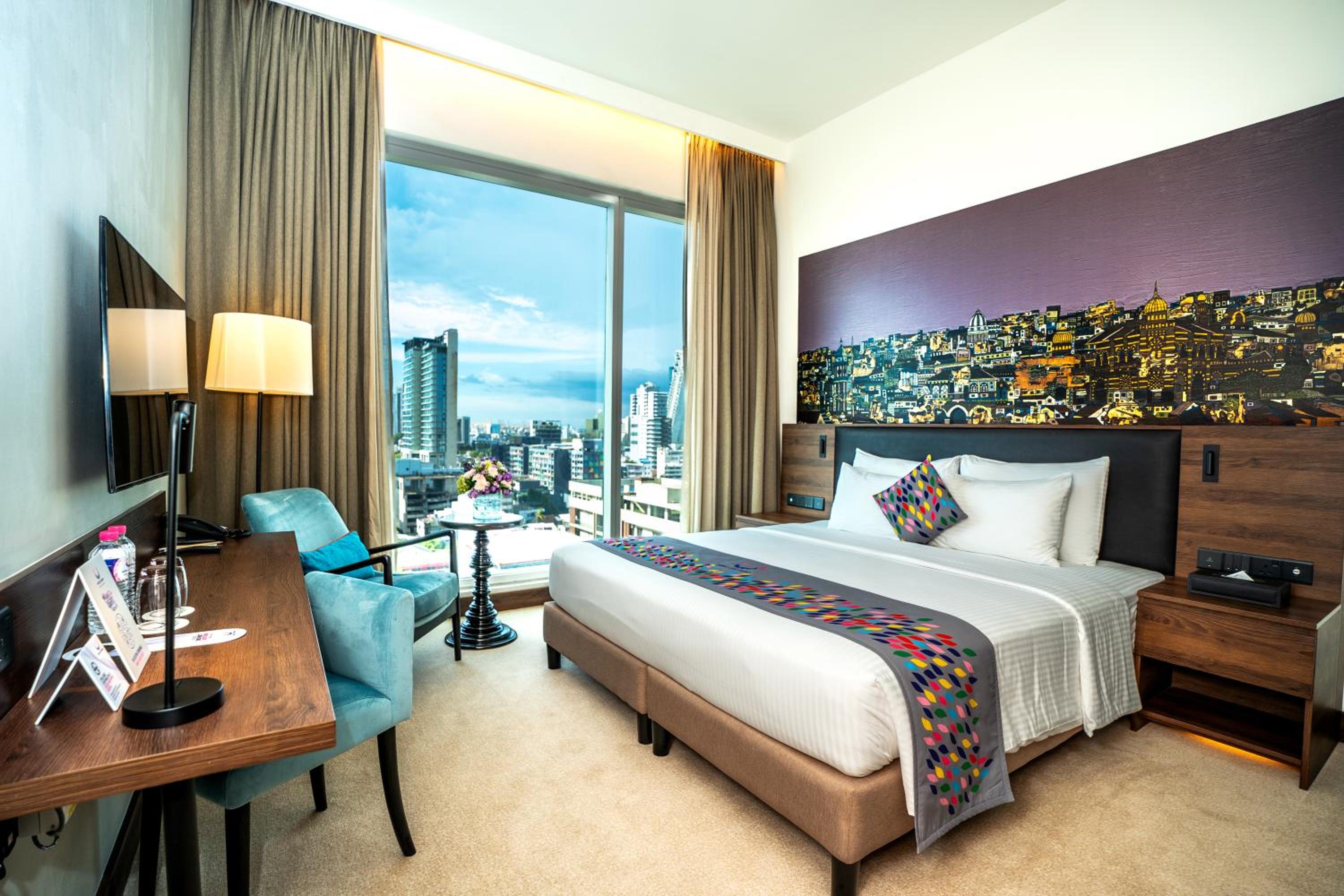 Deluxe Double with Partial Sea View