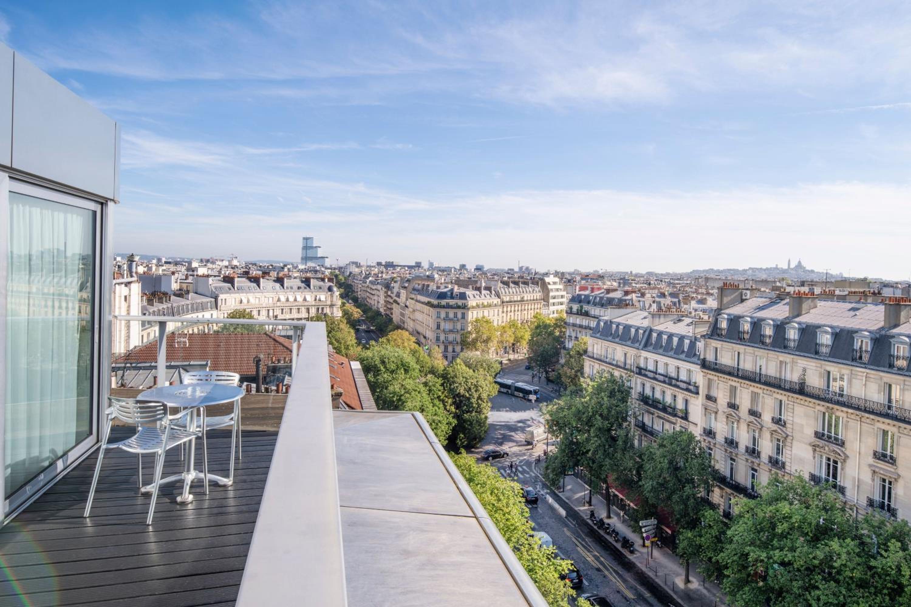Paris Sky View Terrace Room with Breakfast and Eiffel Tower View