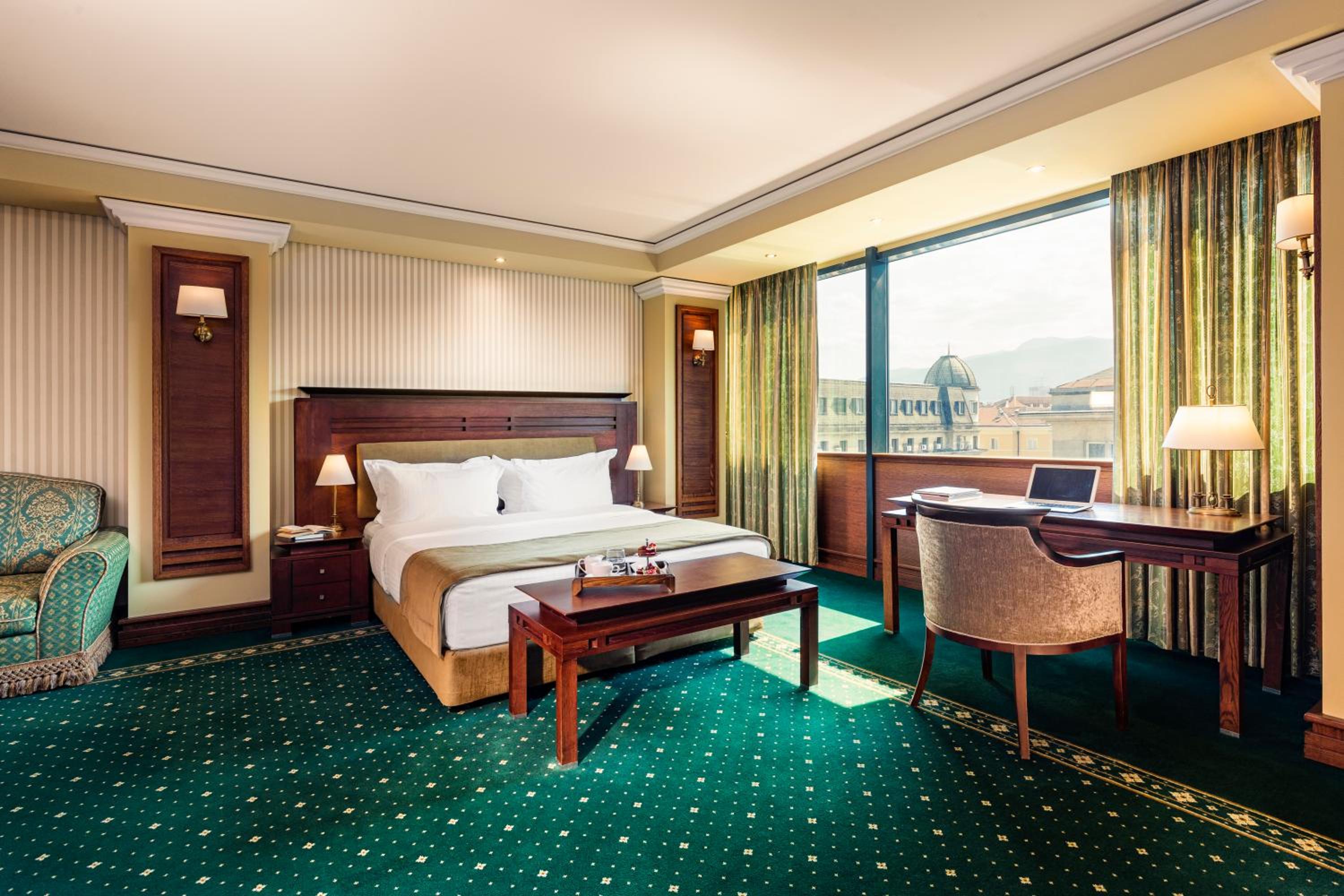 Executive Room with Views to the City or to the National Theater