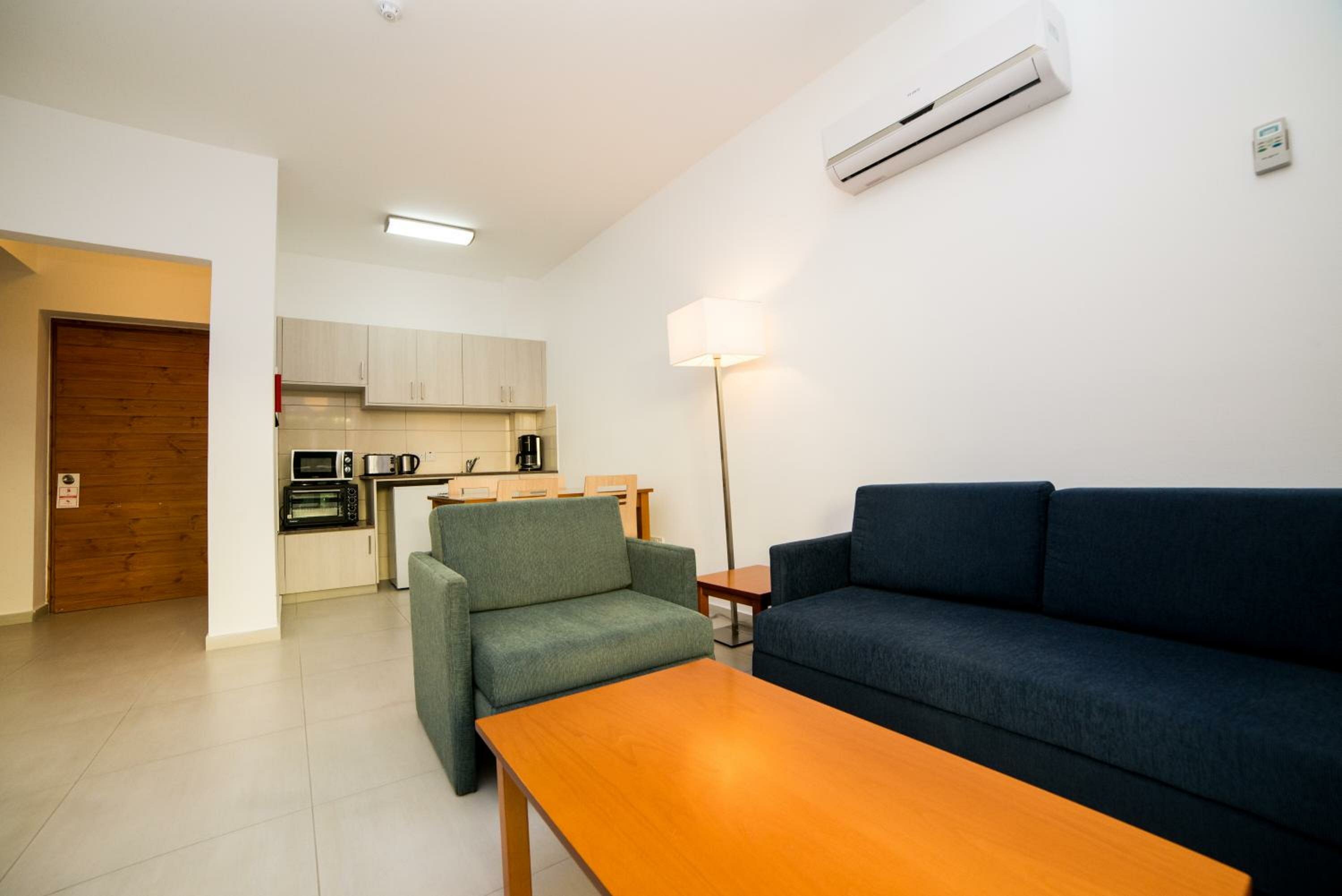 One-Bedroom Apartment