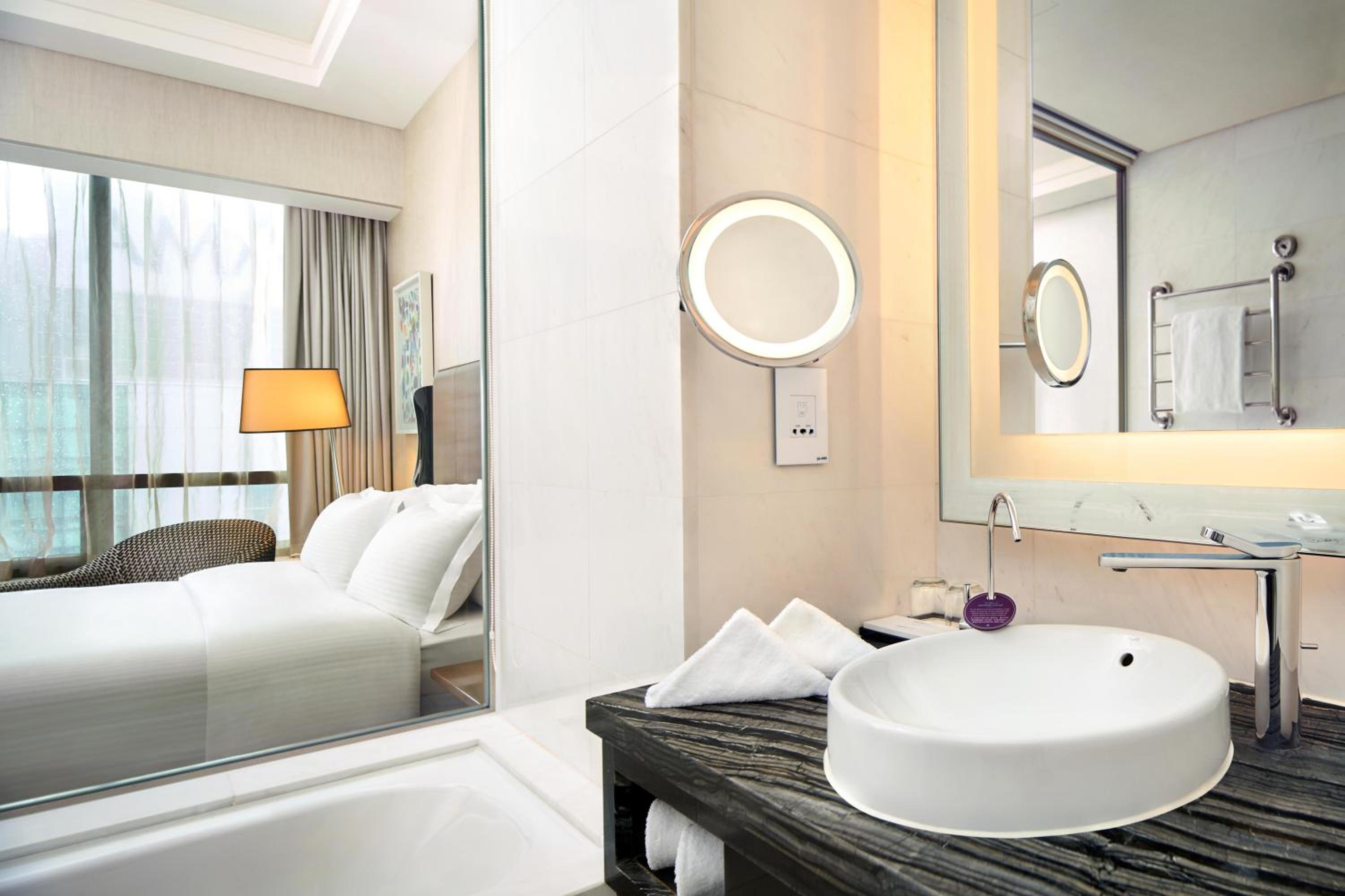 Club King or Twin Room (Club Benefits, Complimentary Mini Bar & Higher Floor)