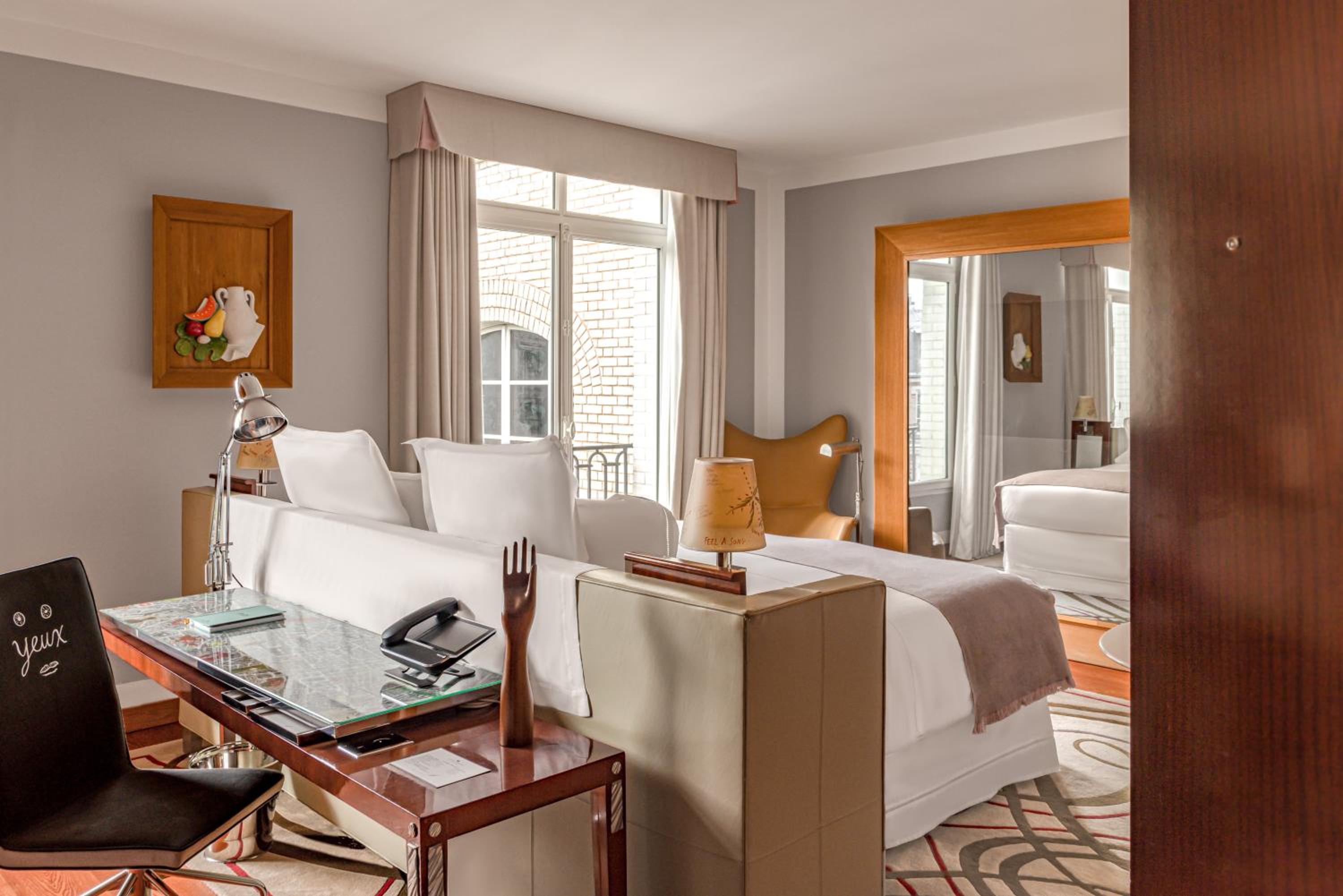 Deluxe Collection Room