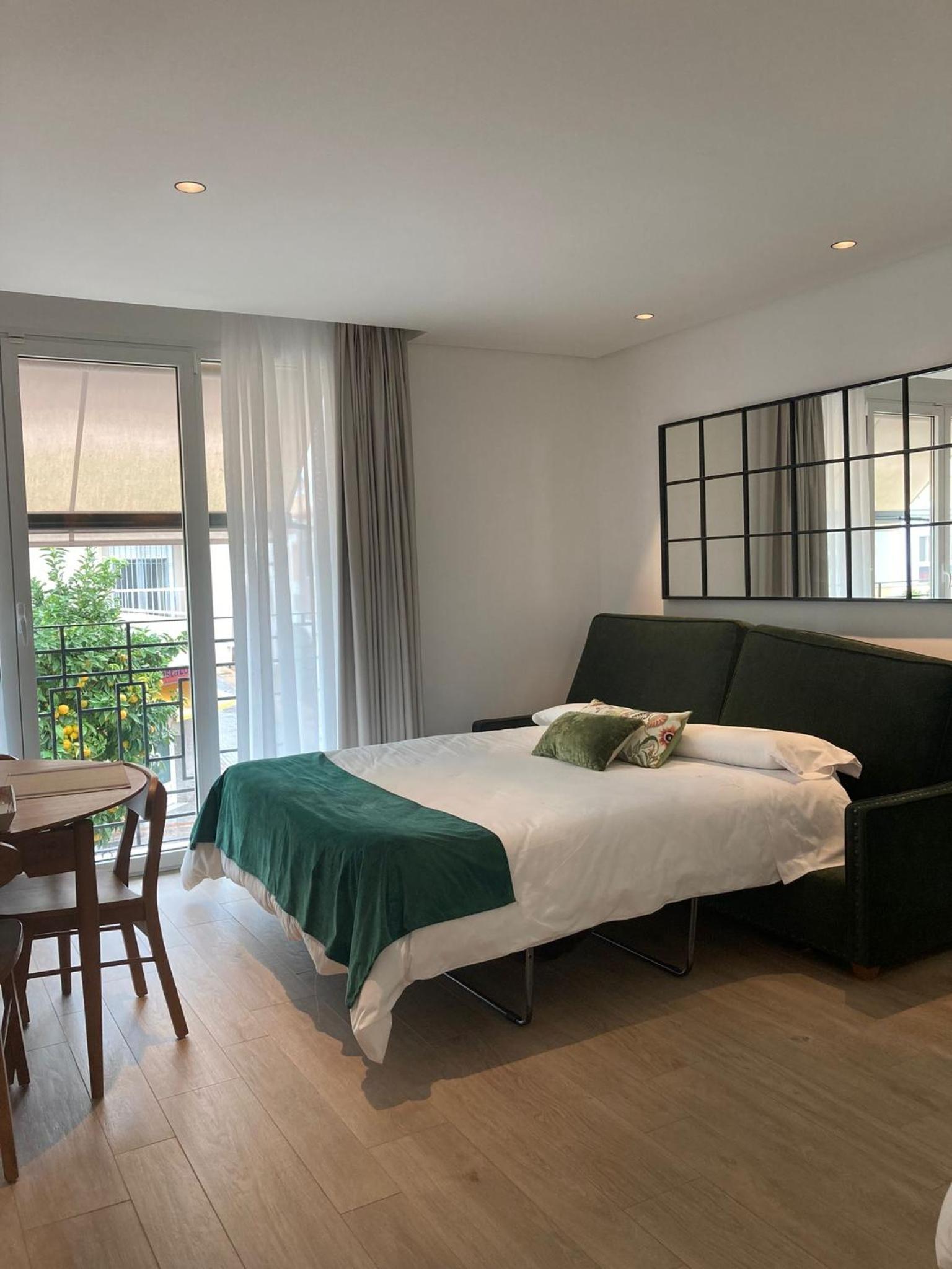 Apartment with Balcony Premium