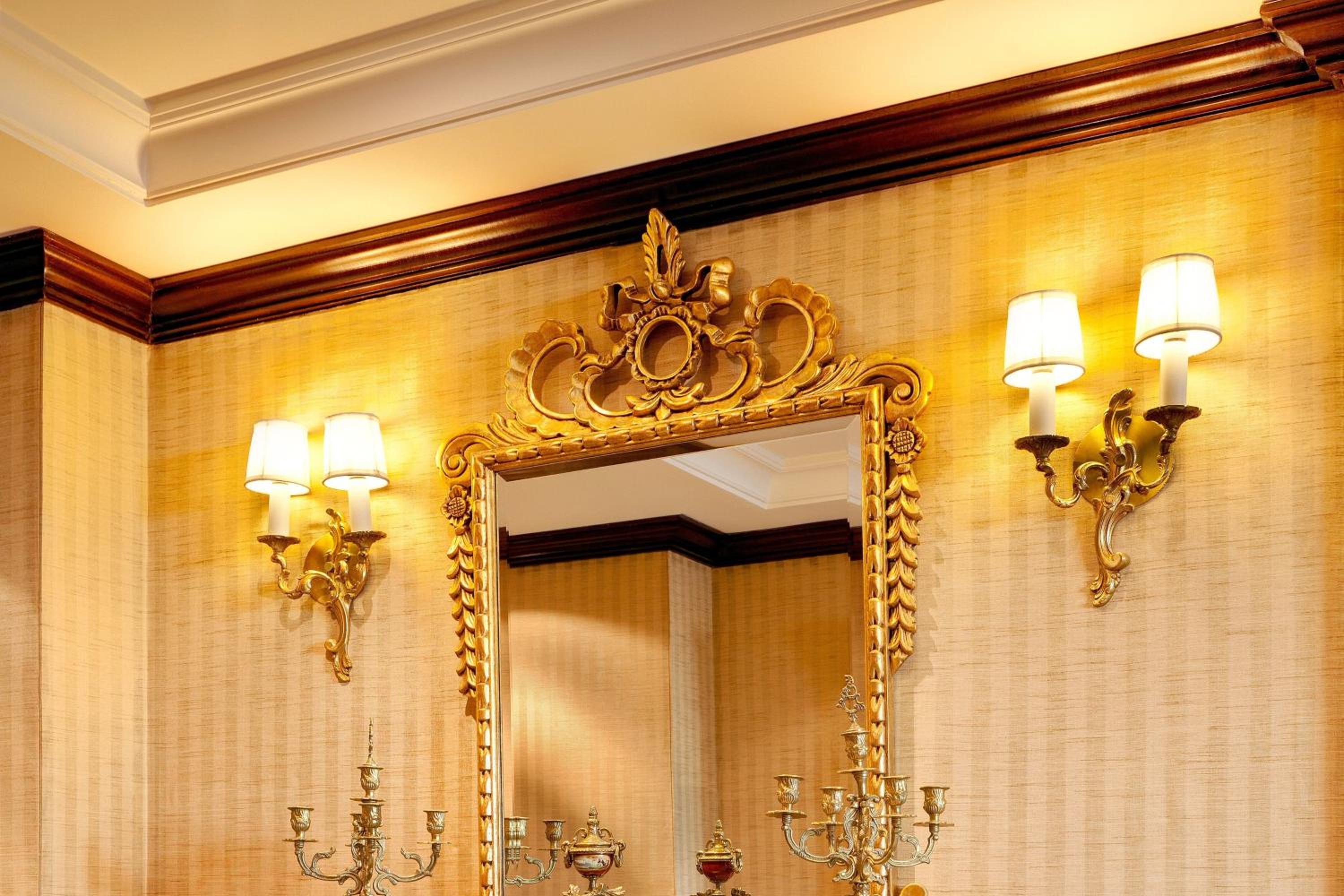 One-Bedroom Governor Suite with Terrace