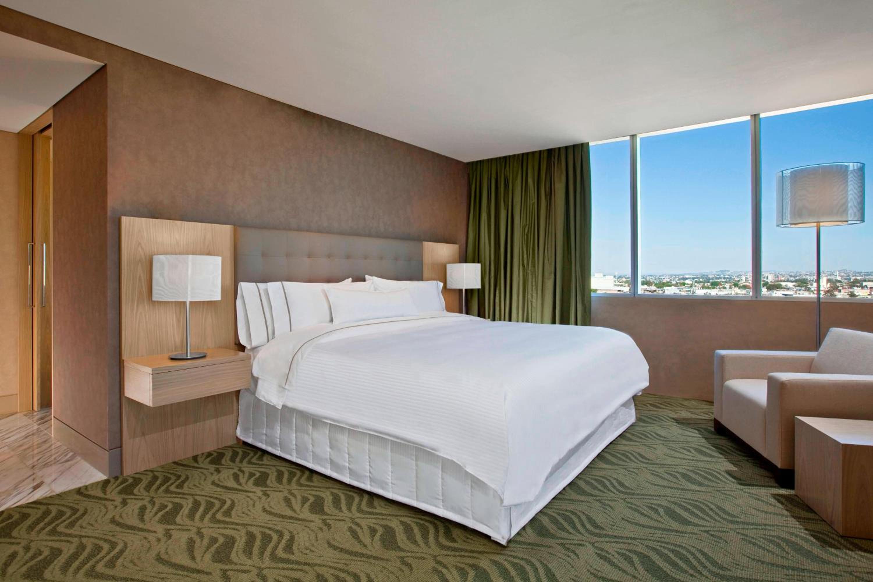 Master, 1 Bedroom Junior Suite, 1 King, City view