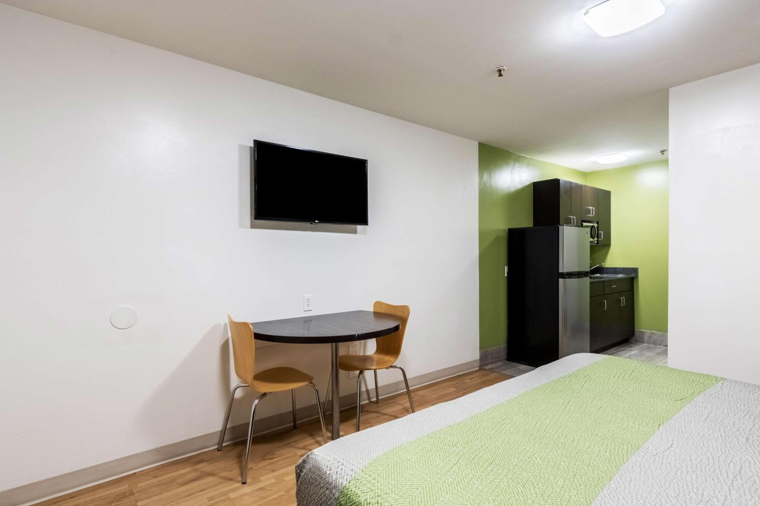 Deluxe King Room - Non-Smoking