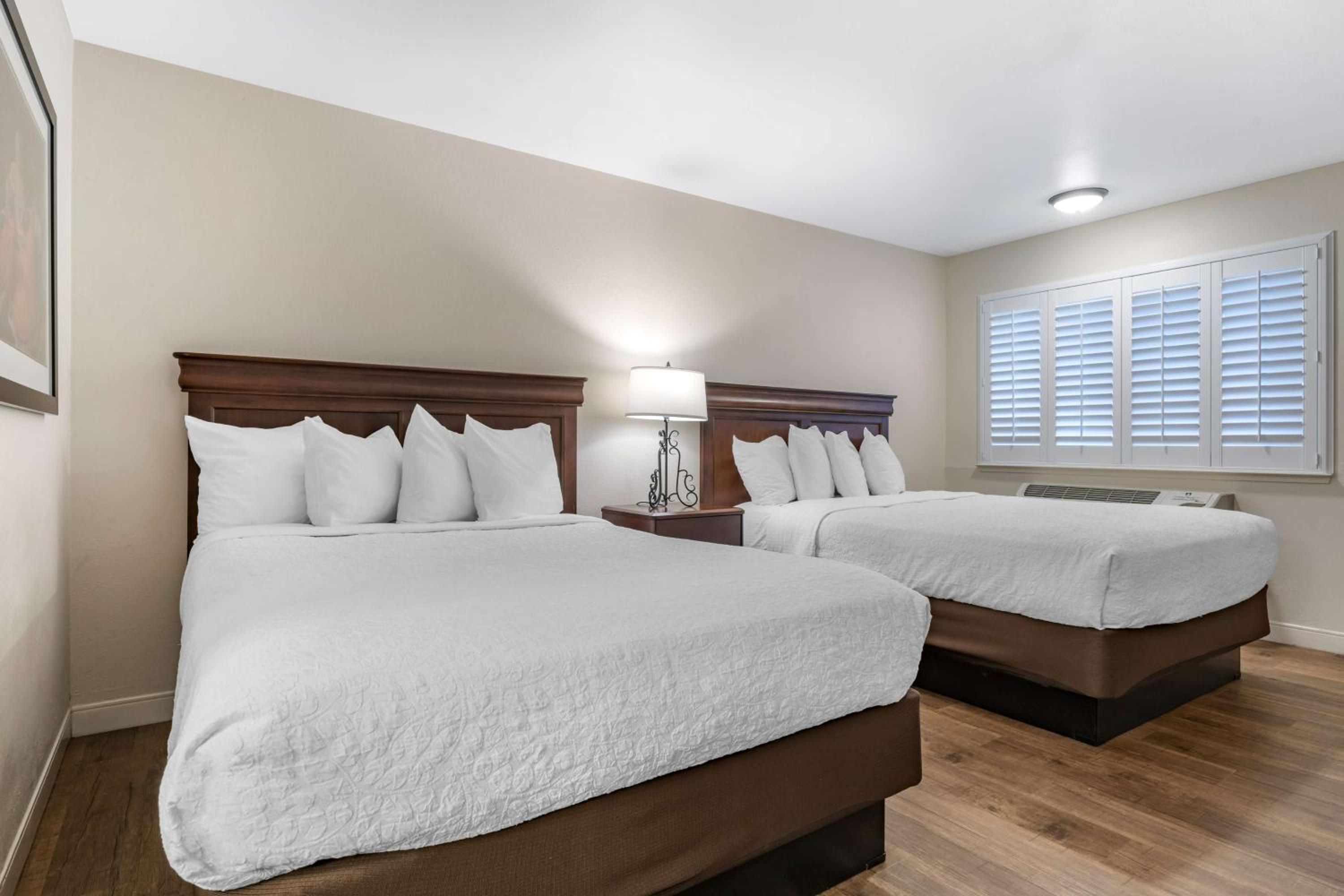 Queen Room with Two Queen Beds - Non-Smoking