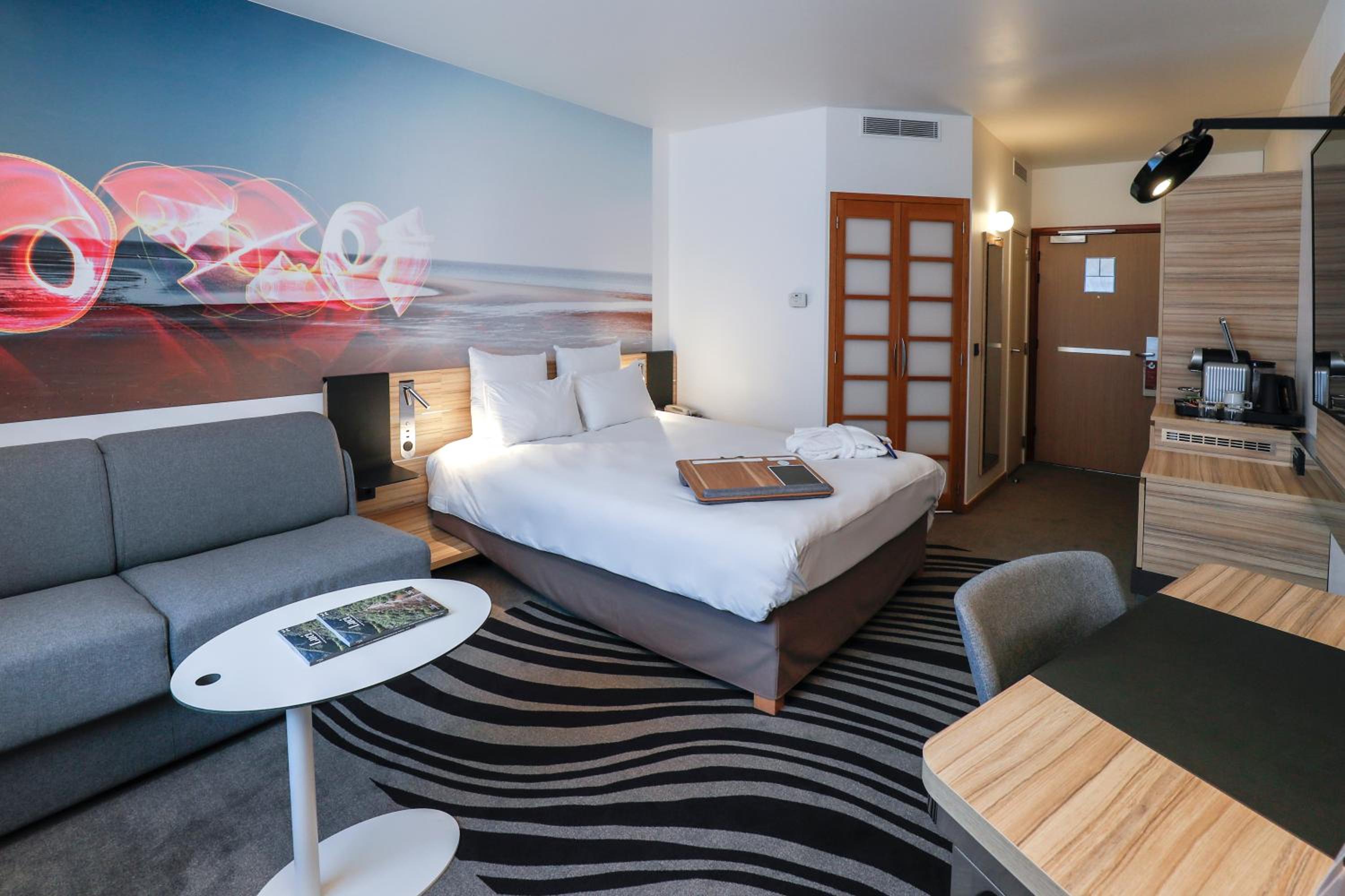 Superior Queen Room with Sofa