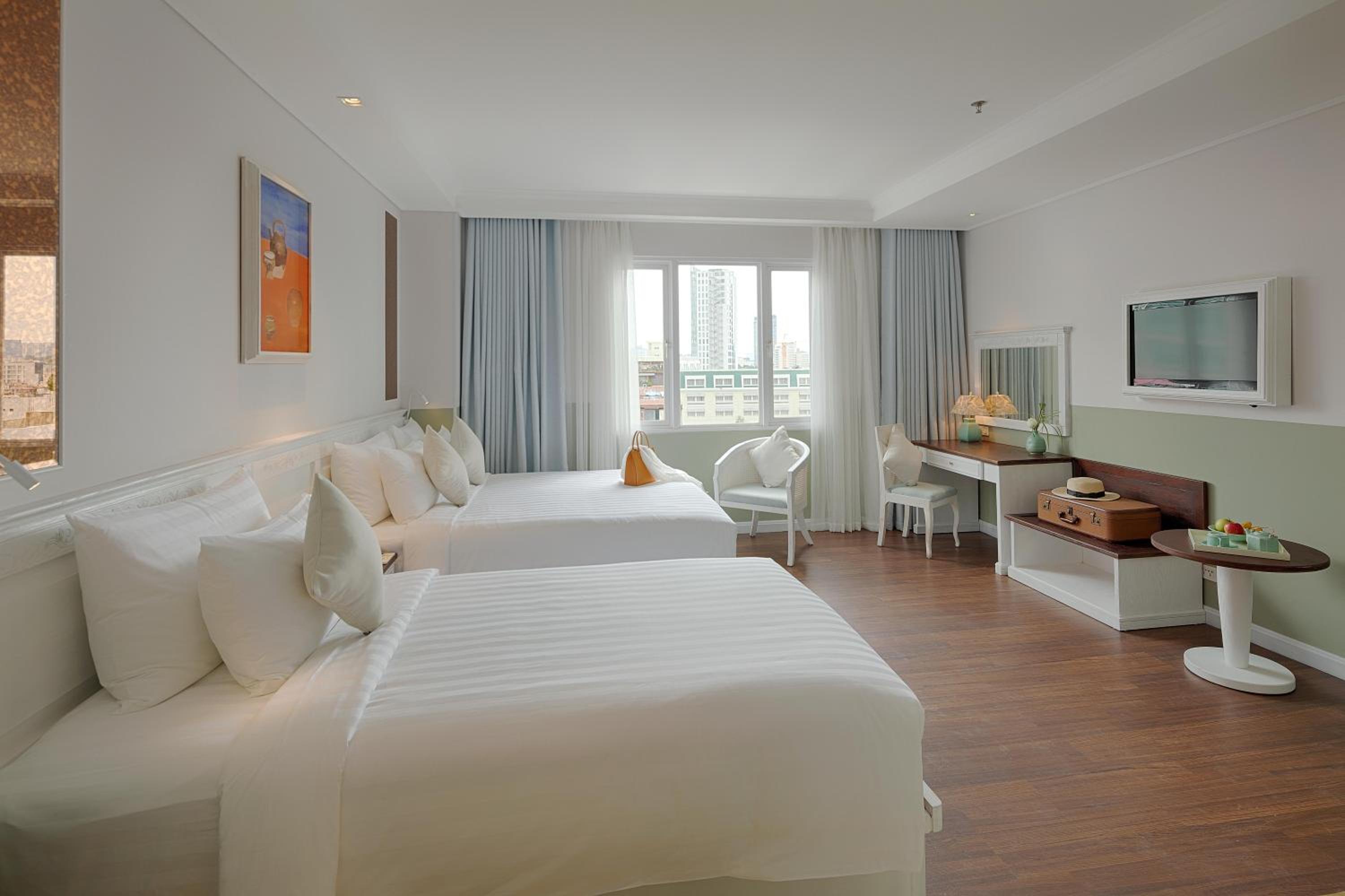 De La Somme Family Room + Afternoon tea on rooftop