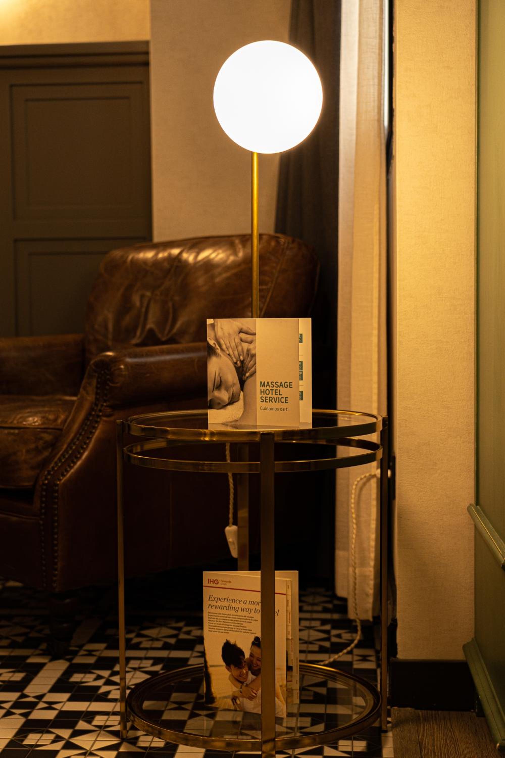 One-Bedroom King Suite